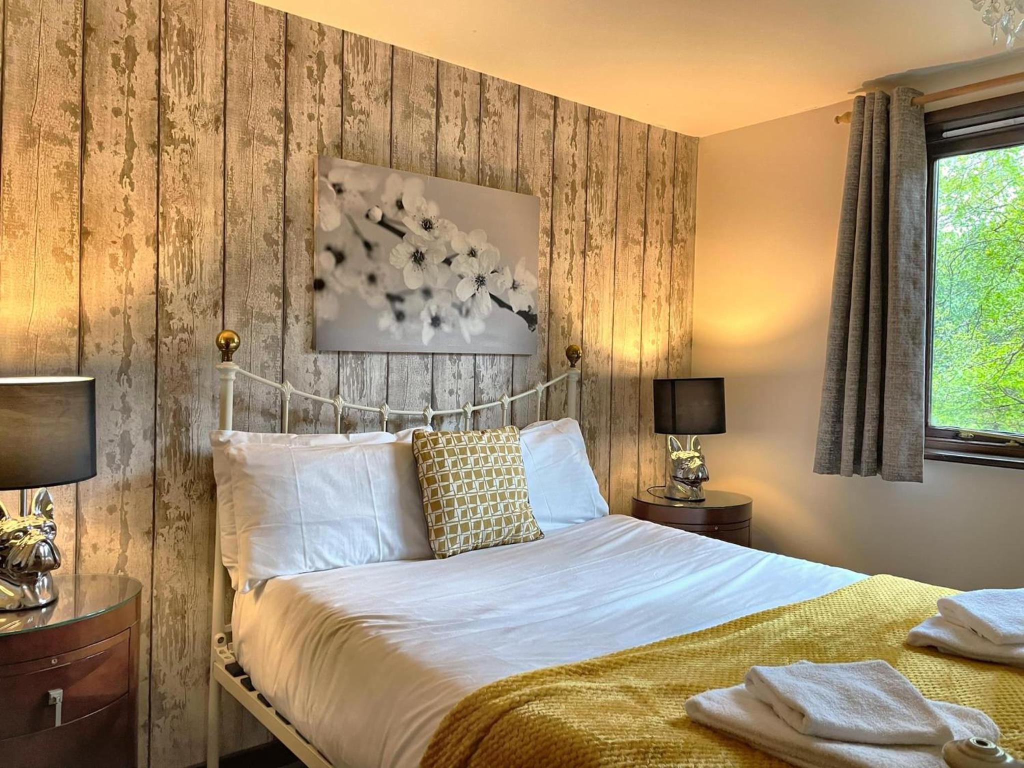 Wren 23-Hot Tub-Woodland Lodges-Tenby-Pembroke view 3