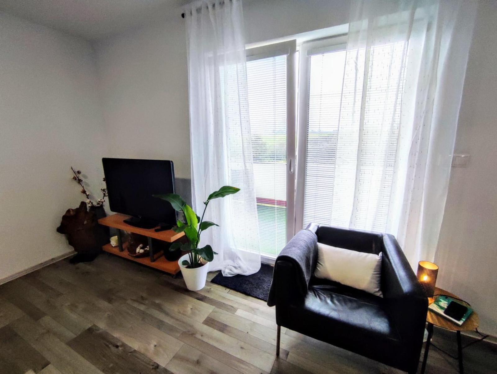Sunshine apartment for 6 & Terrase & Free Parking view 4