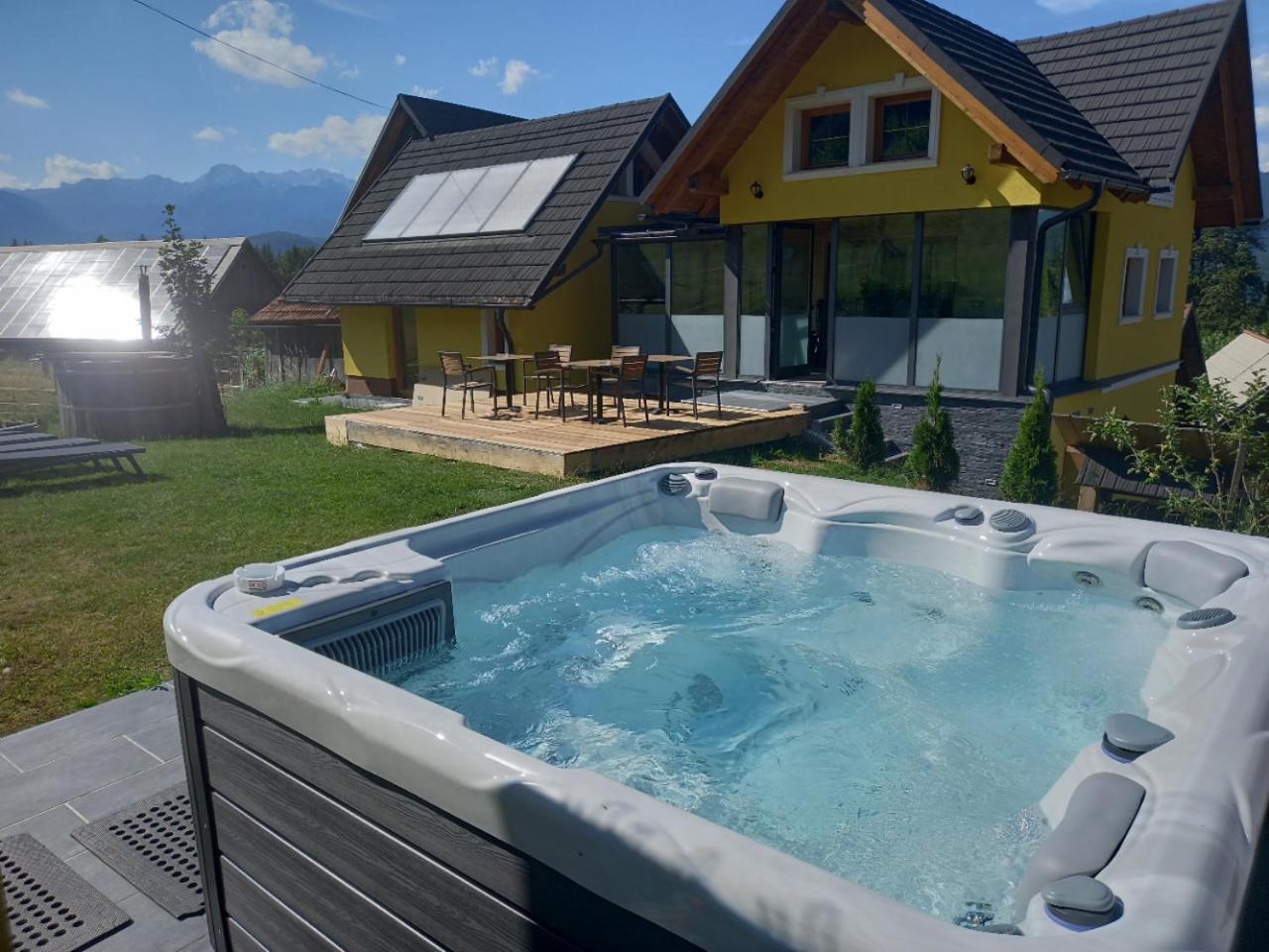 Romantic Mountain Chalet and SPA Tubej view 2