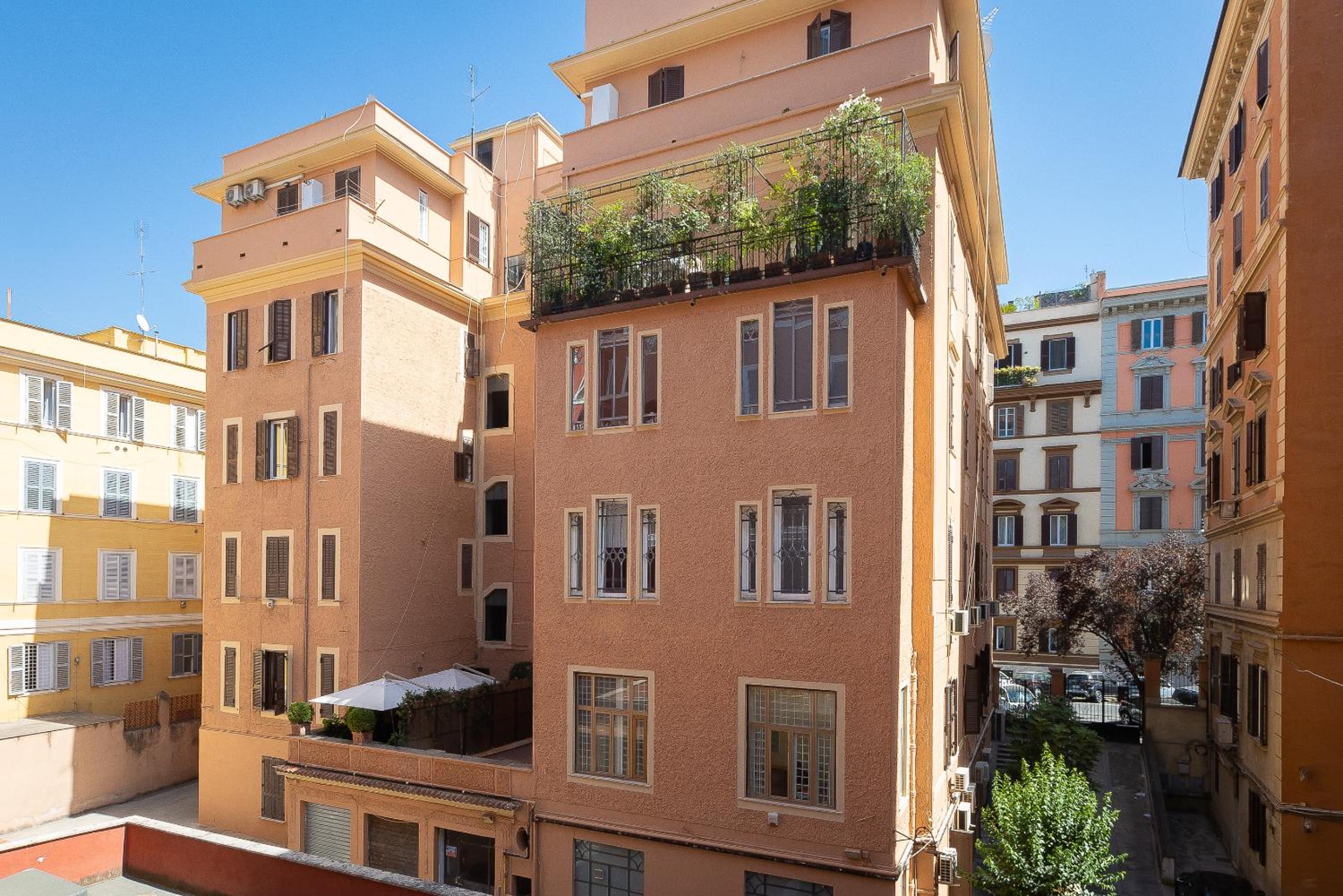Cesare apartment By Rental in Rome