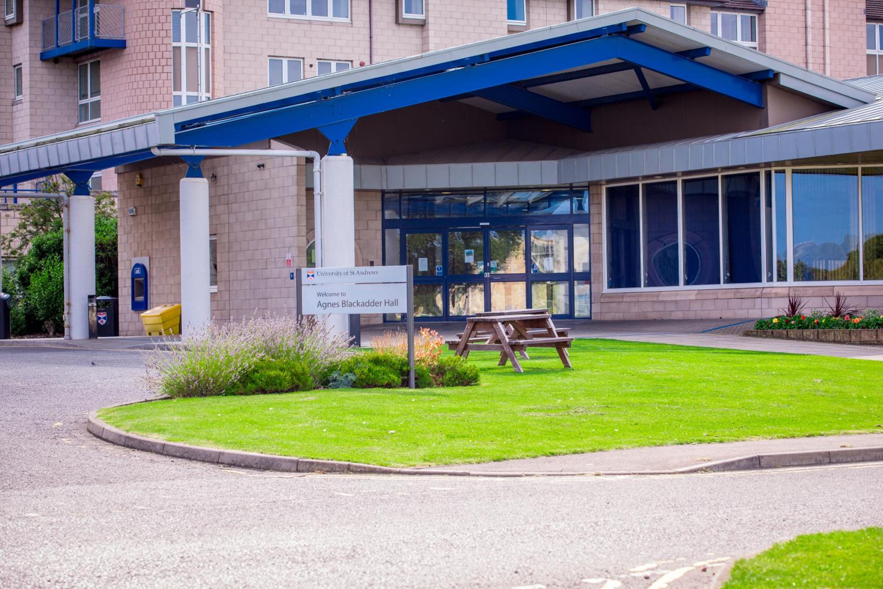 Hotel Agnes Blackadder Hall - Campus Accommodation - Image 1