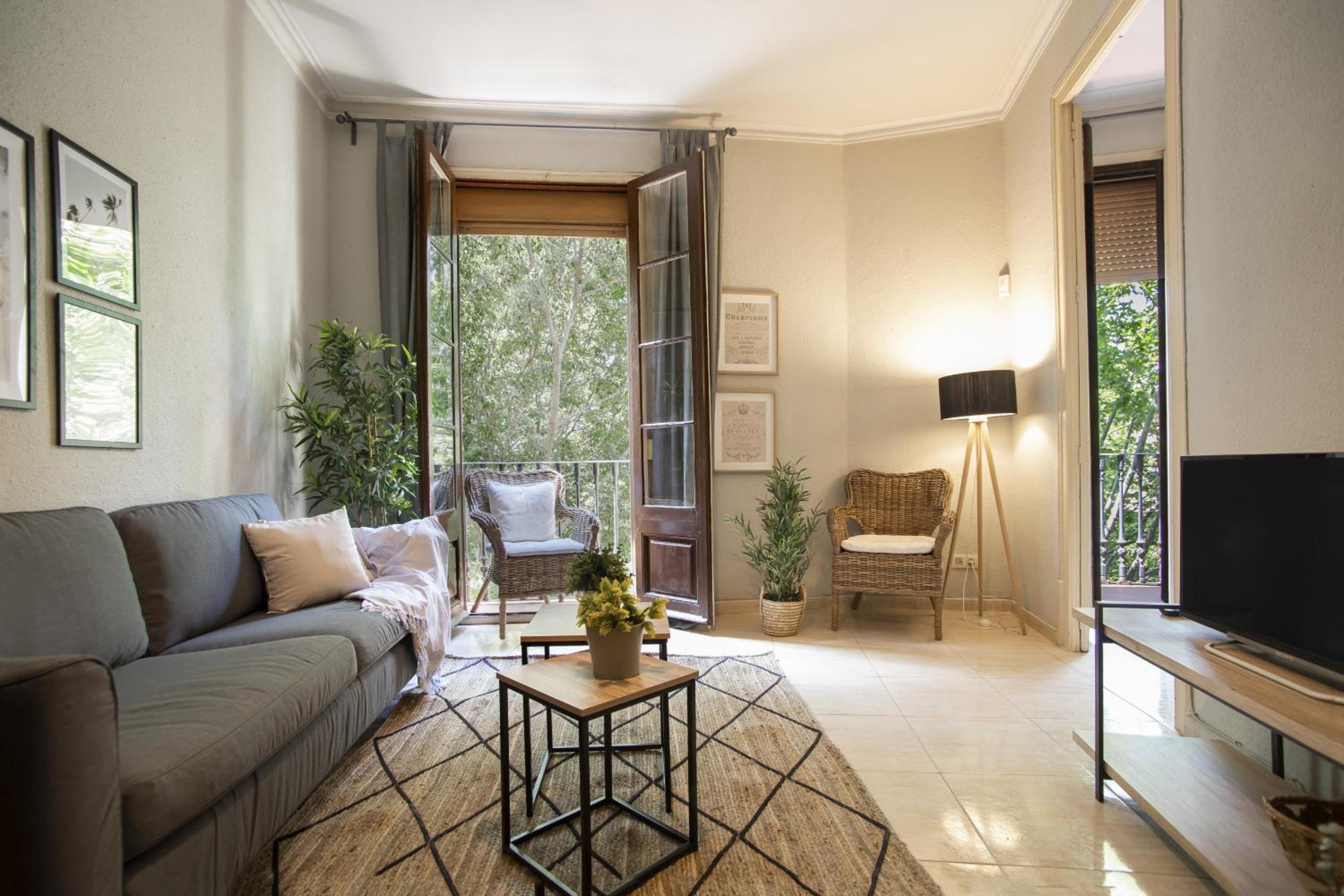 22MAN1017- Cute apartment in Sant Antoni — Barcelona