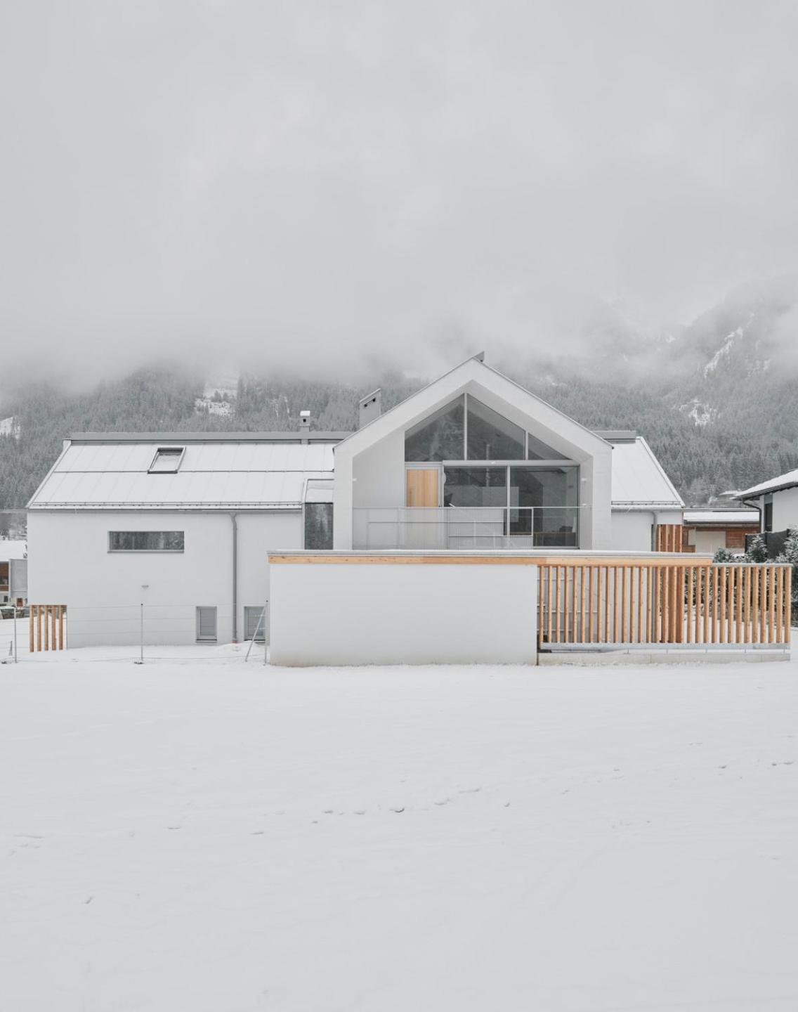 Modern Alpine Penthouse with Lake View