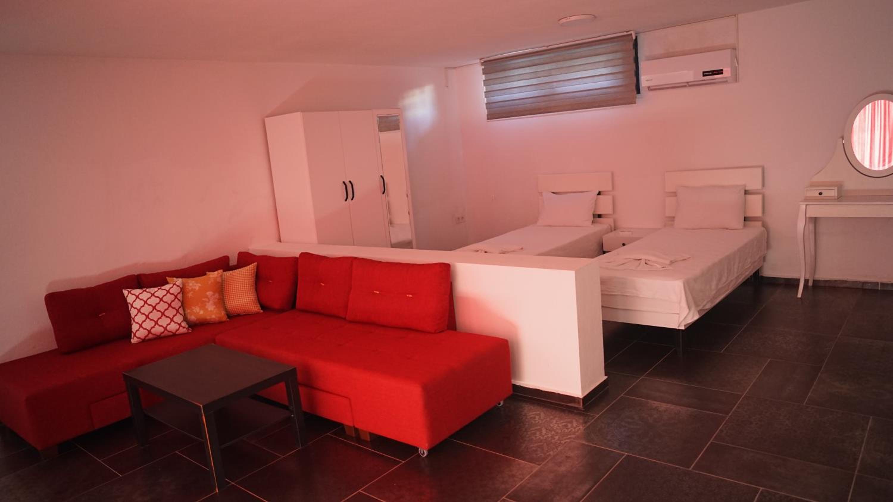 Karyada Hotel - Image 65