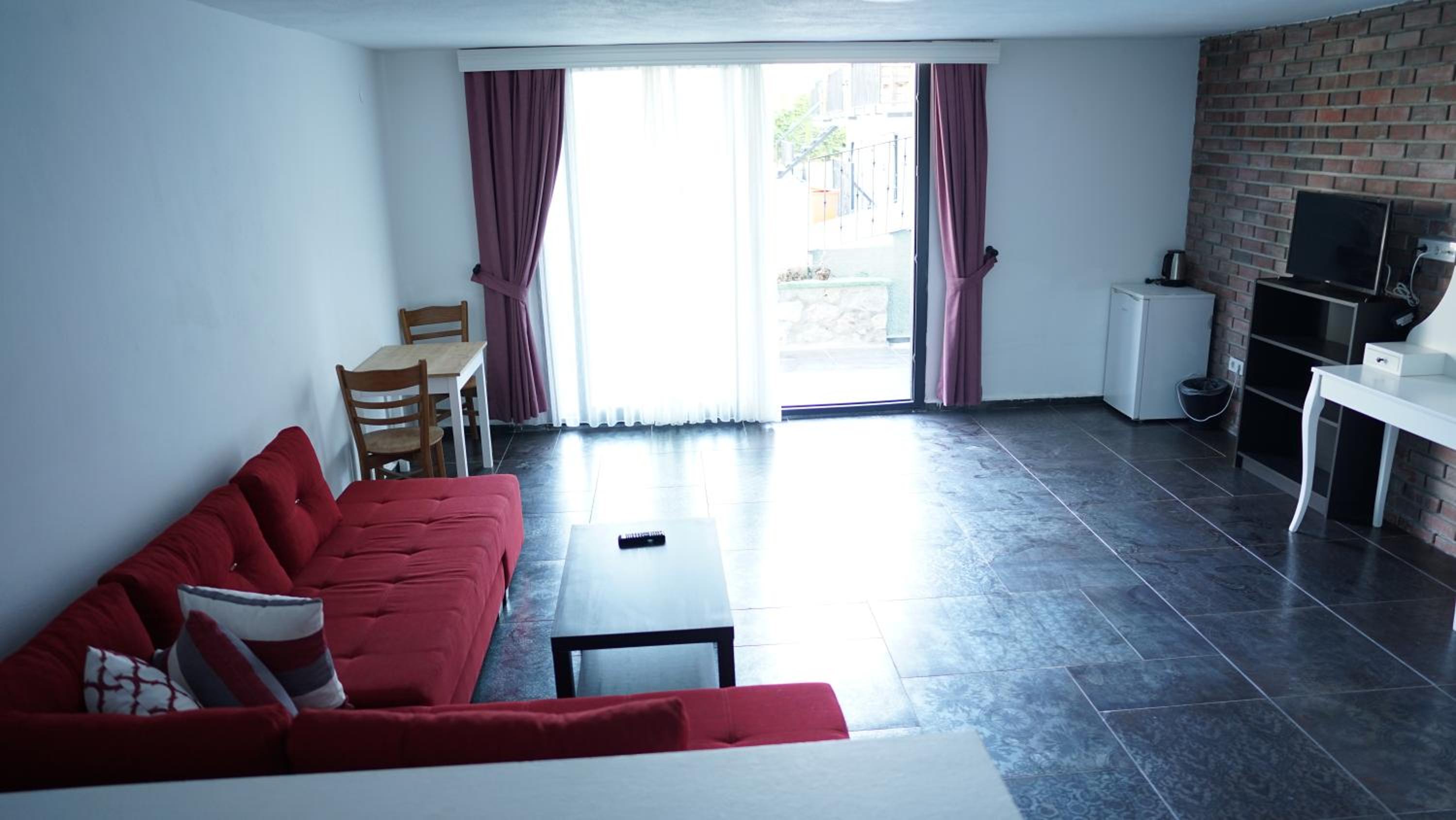 Karyada Hotel - Image 31