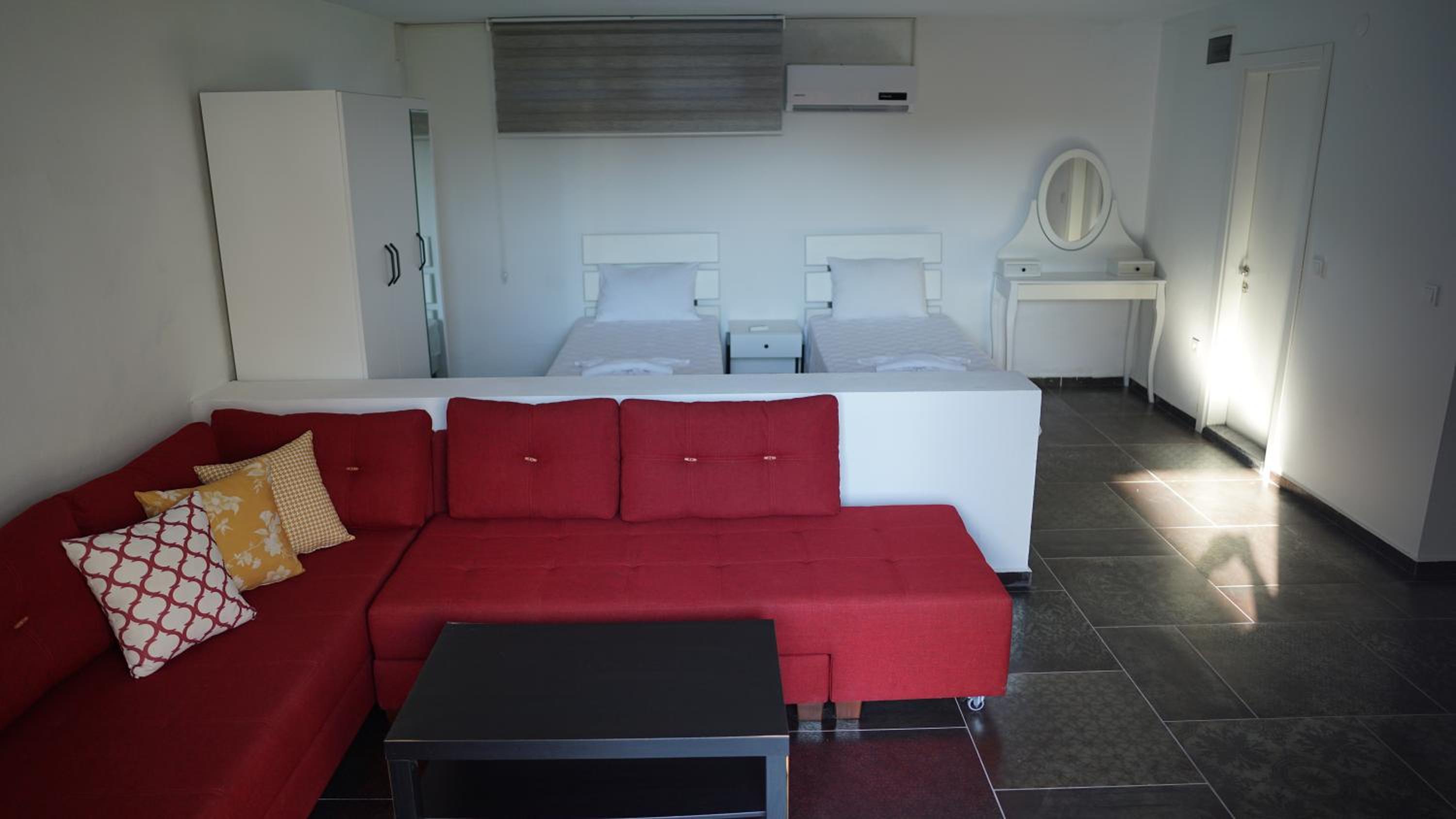 Karyada Hotel - Image 32