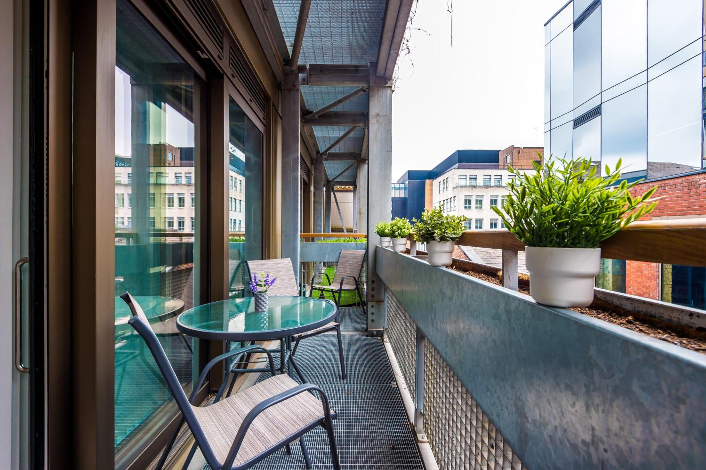 Hilltop Serviced Apartments - Piccadilly view 5