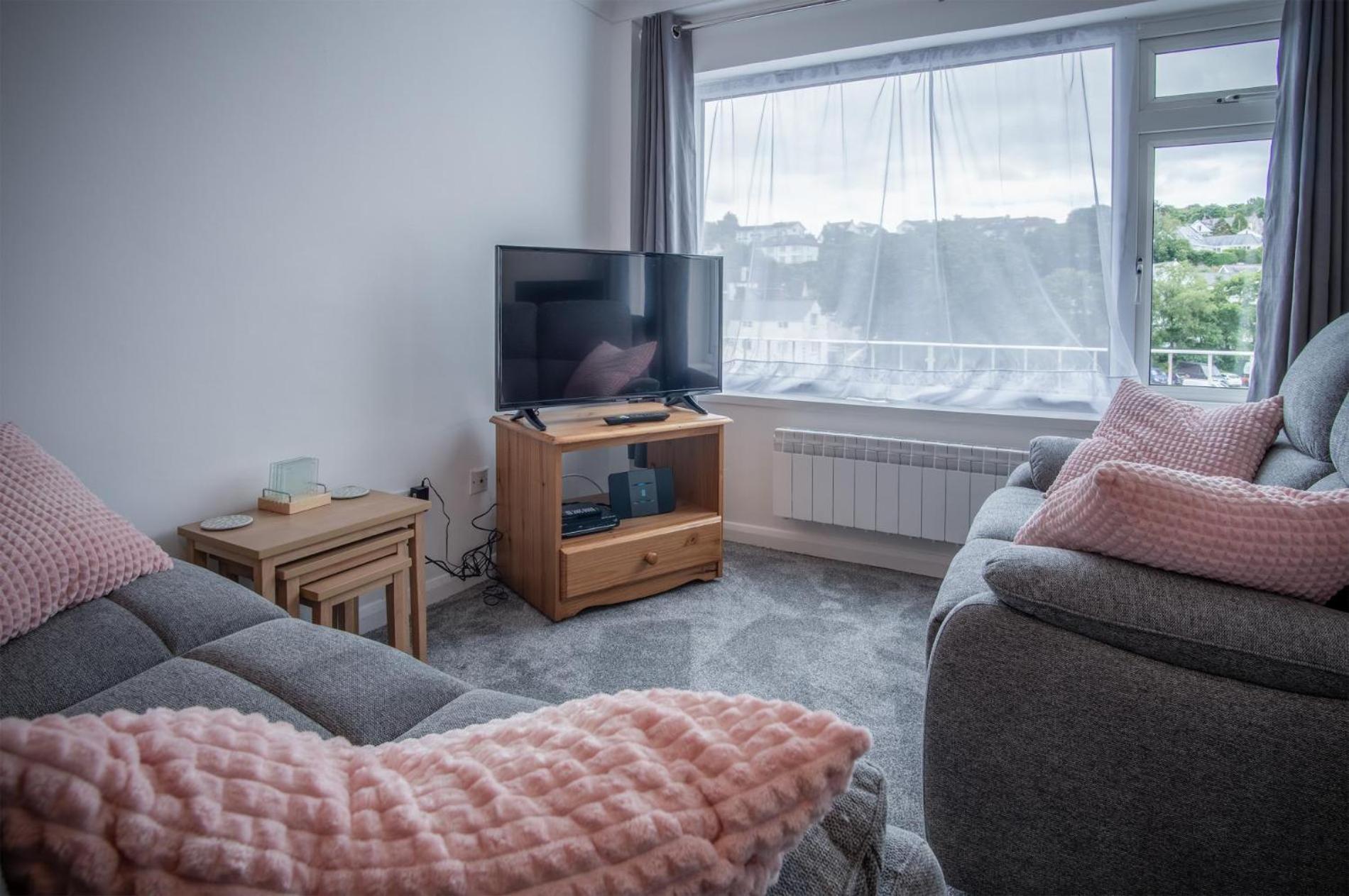 Harbour Court - 2 Bedroom Apartment - Saundersfoot view 4
