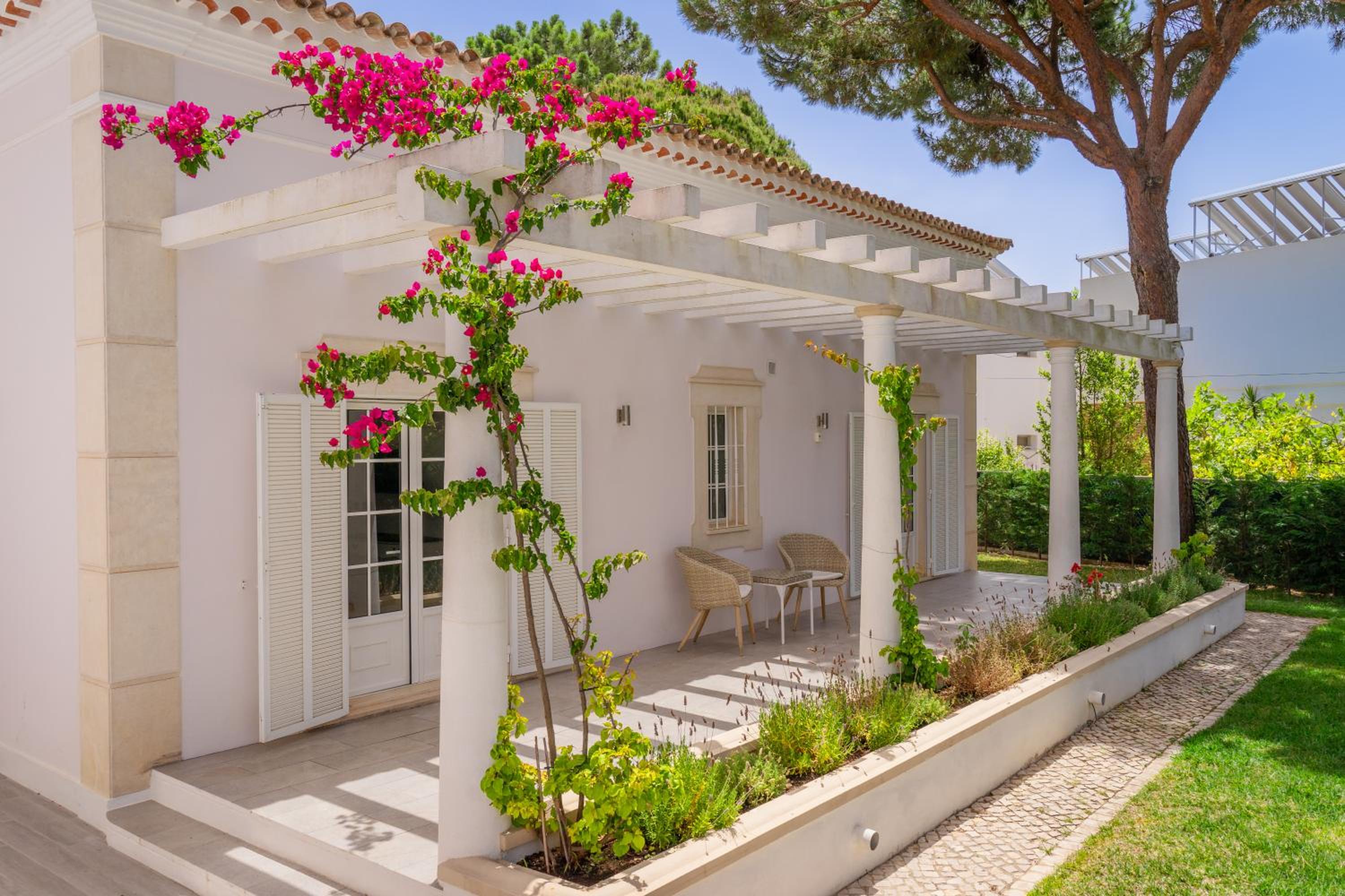 Hotel Portuguese Mansion Close To Marina, Golf And Beach.