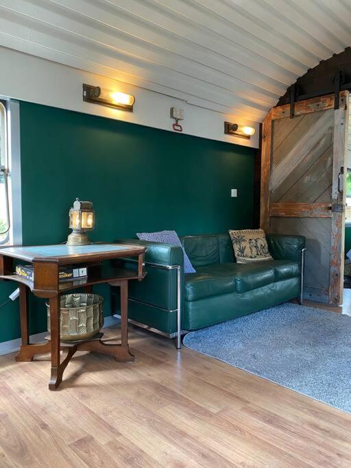 Hotel Gleis 1, Auszeit Im Eisenbahn Waggon Mit Whirlpool