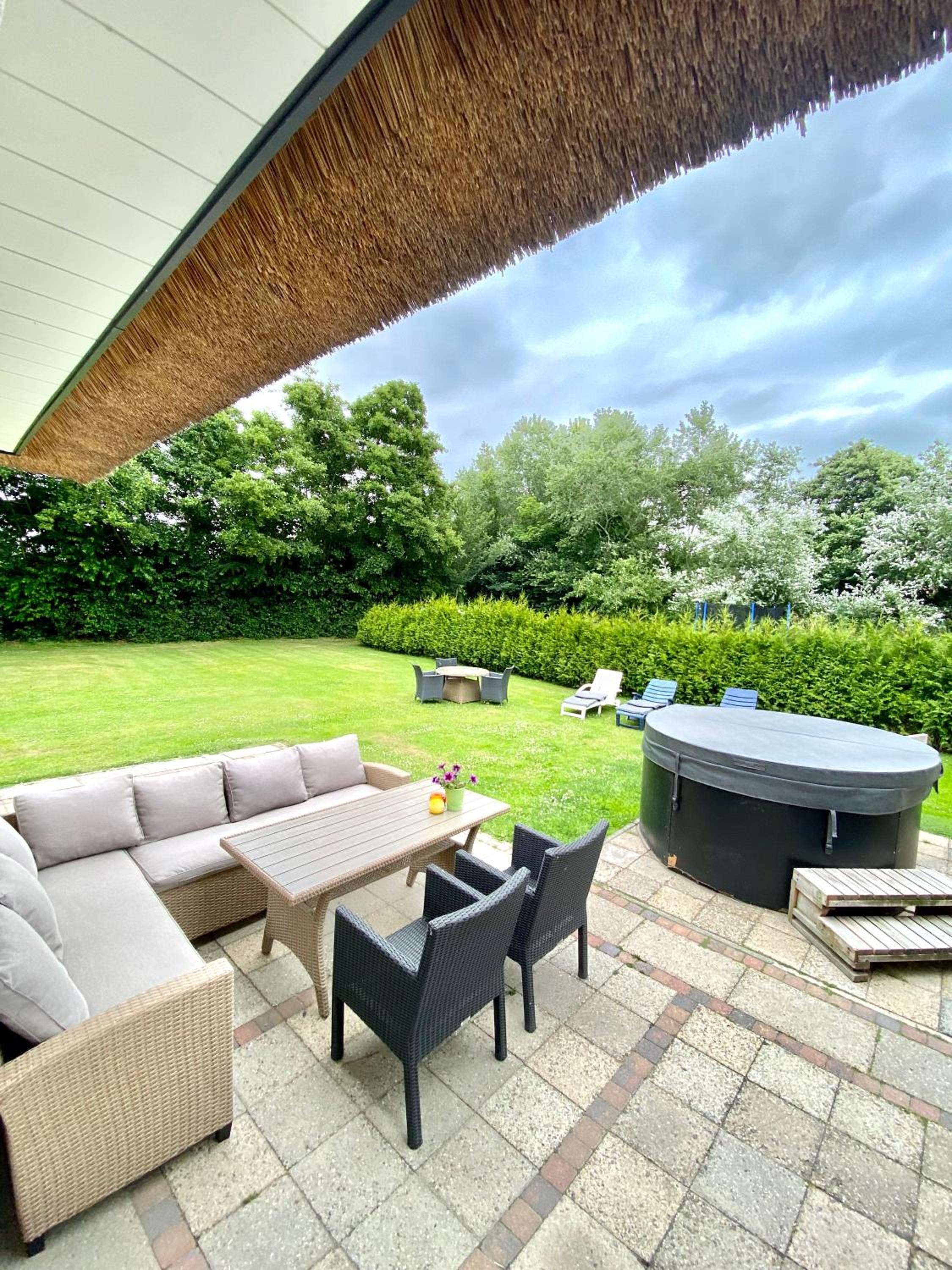 The island life texel met jacuzzi view 5