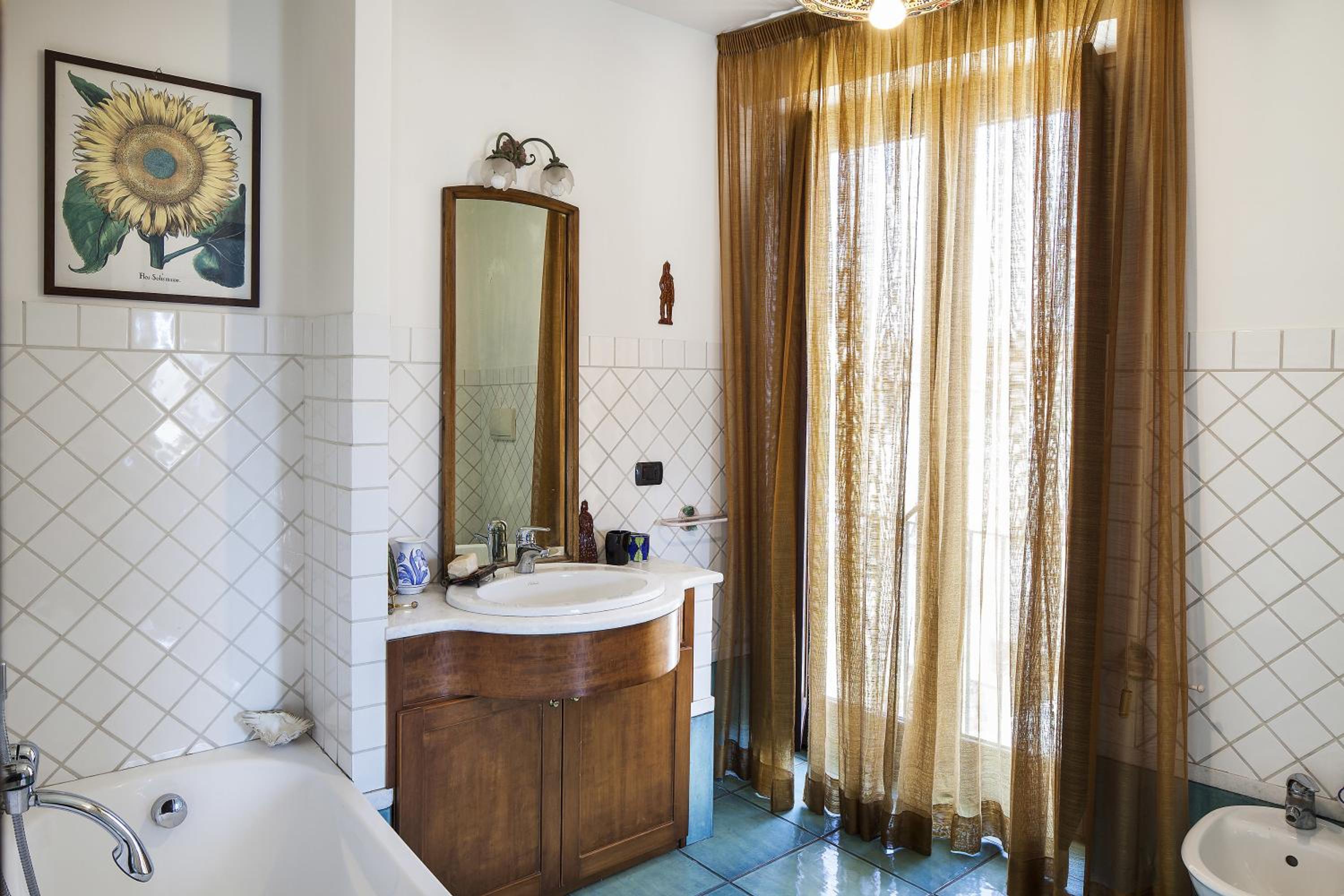 Naples Center Apartment photo 4