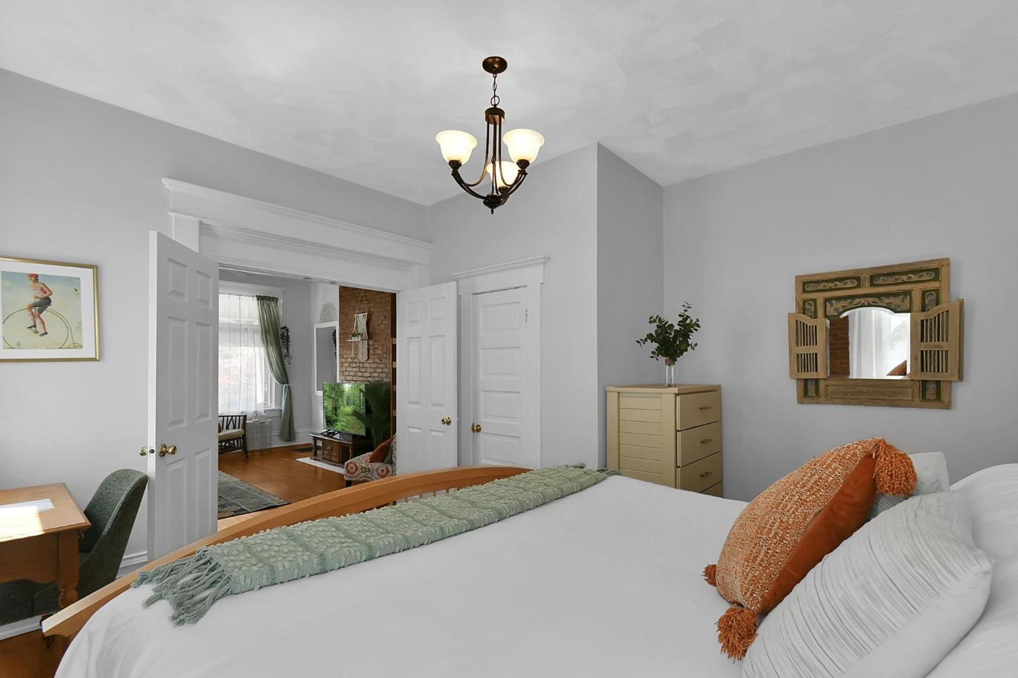 Modern Boho Stylish 1BR Near DT on Historic Street