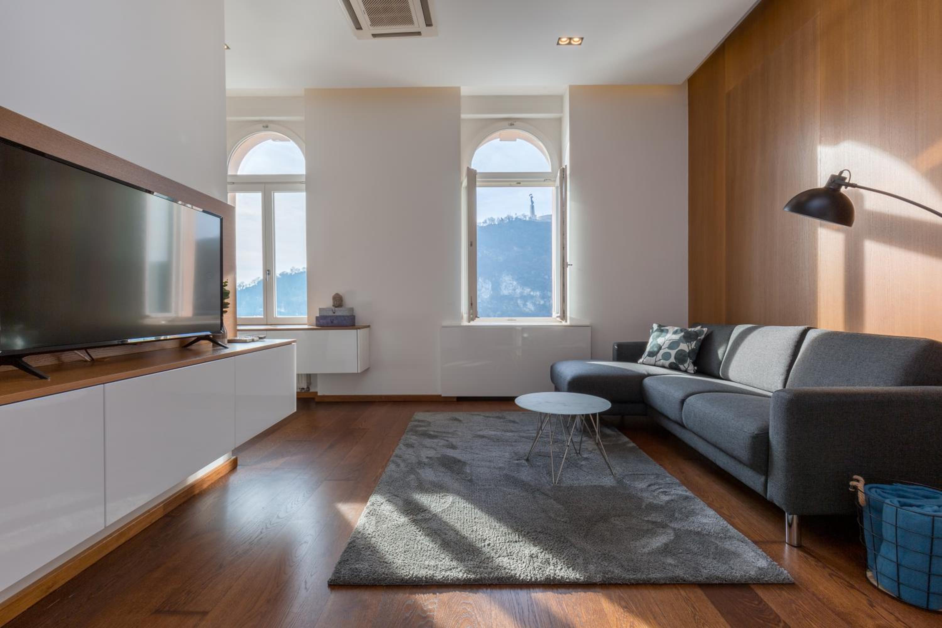 Panorama Luxury Dream Home in The Center view 2
