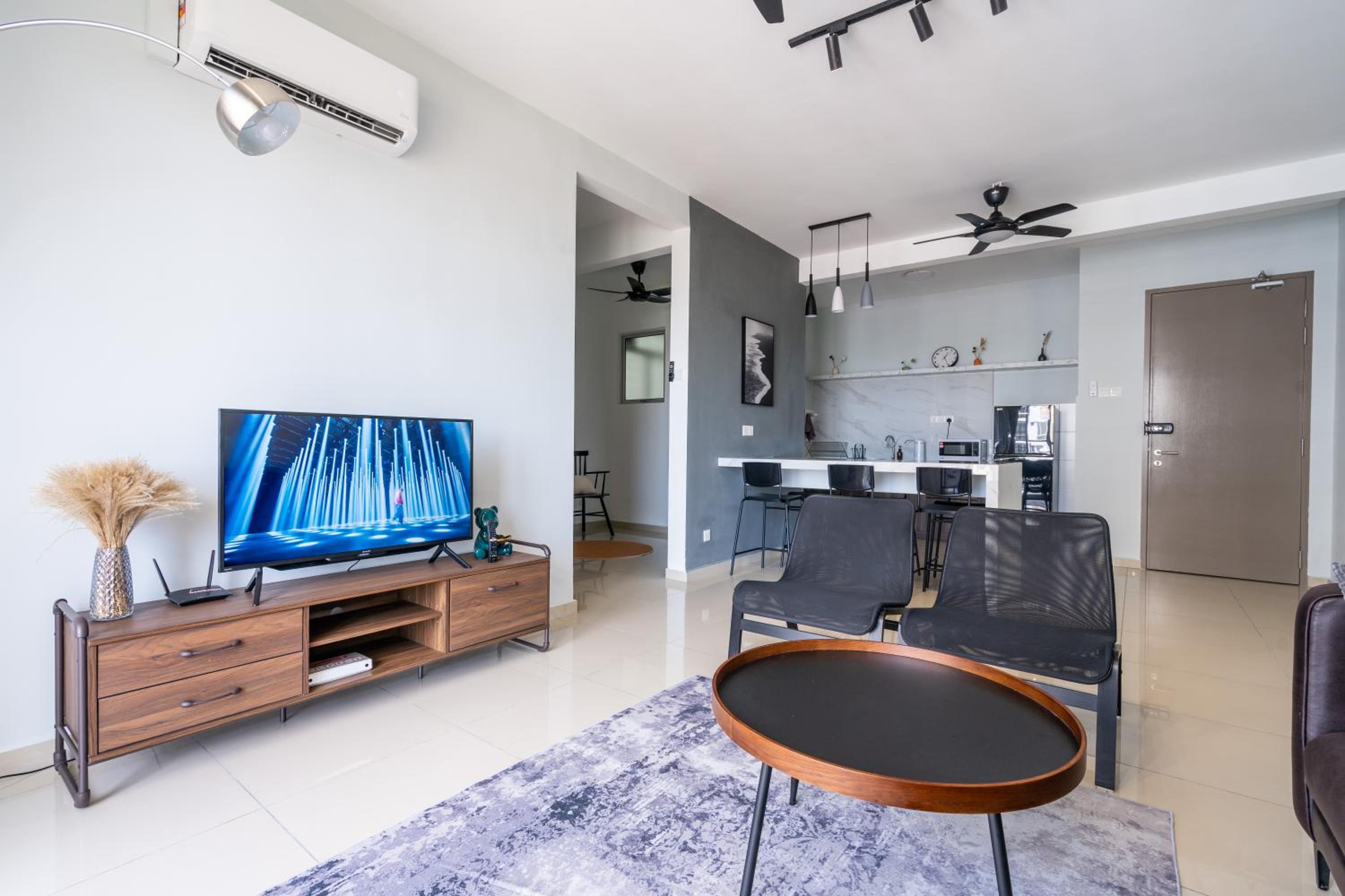 Cozy 3-bedroom condo with pool 6 pax - Semarak