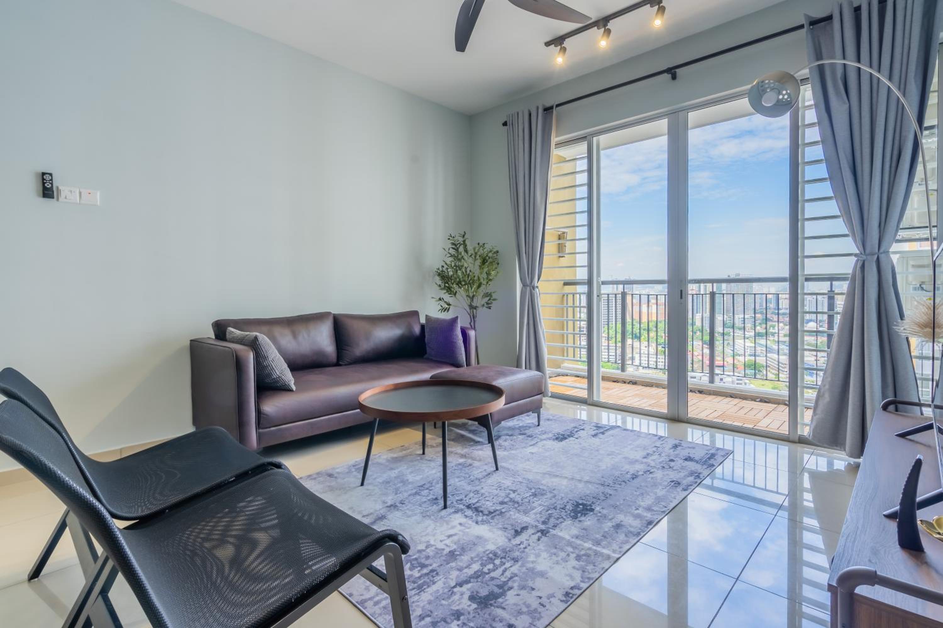 Cozy 3-bedroom condo with pool 6 pax - Semarak