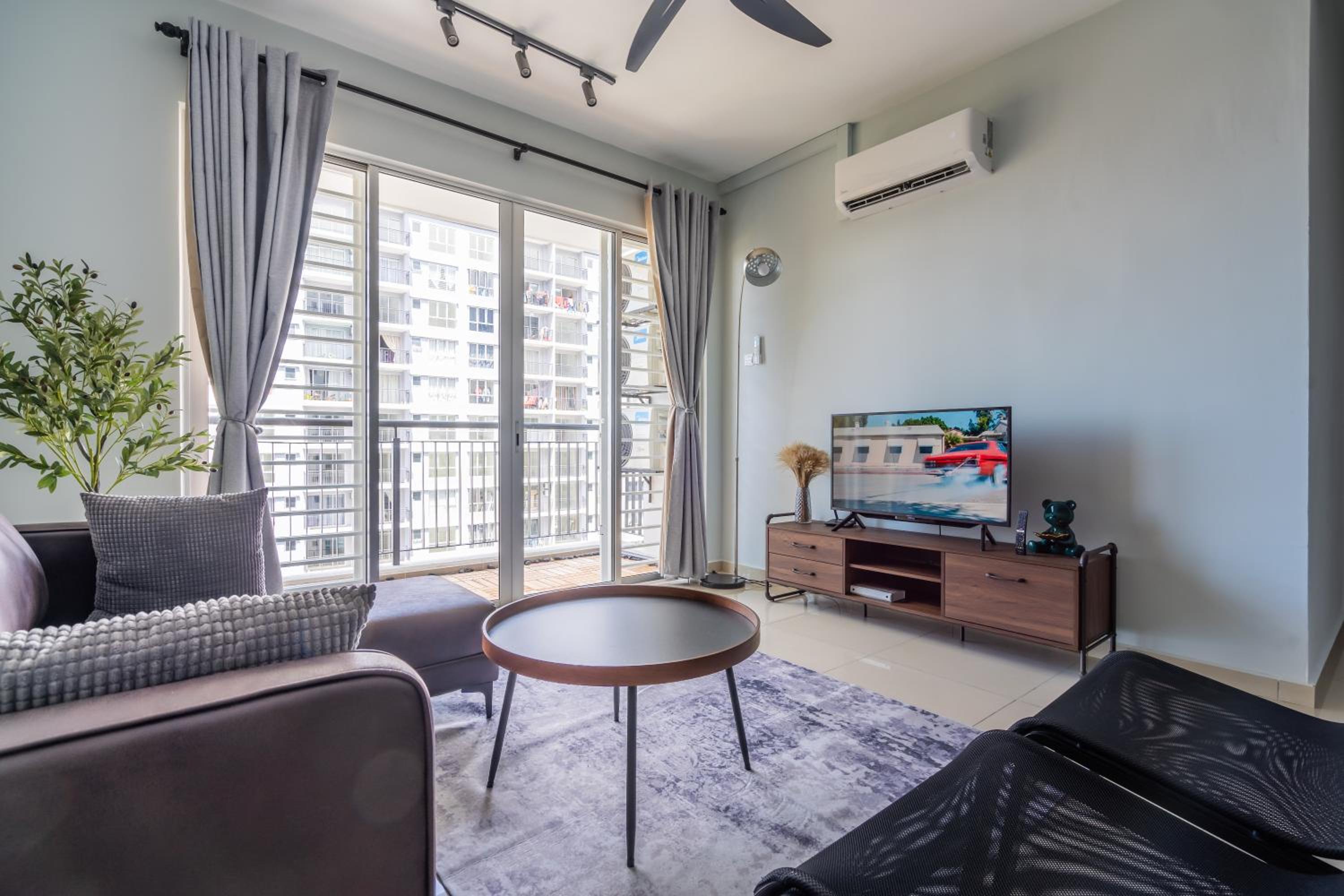 Cozy 3-bedroom condo with pool 6 pax - Semarak