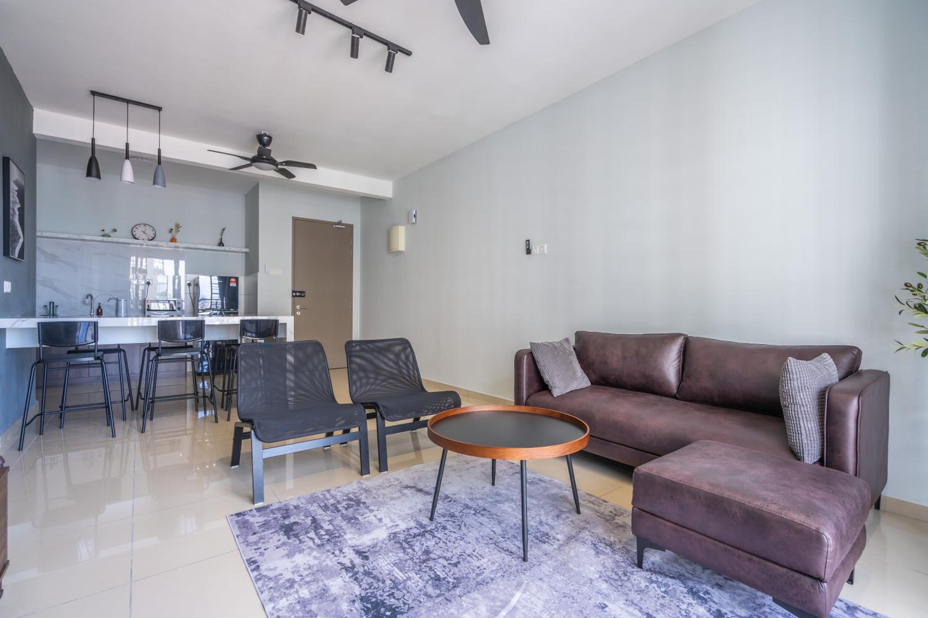 Cozy 3-bedroom condo with pool 6 pax - Semarak