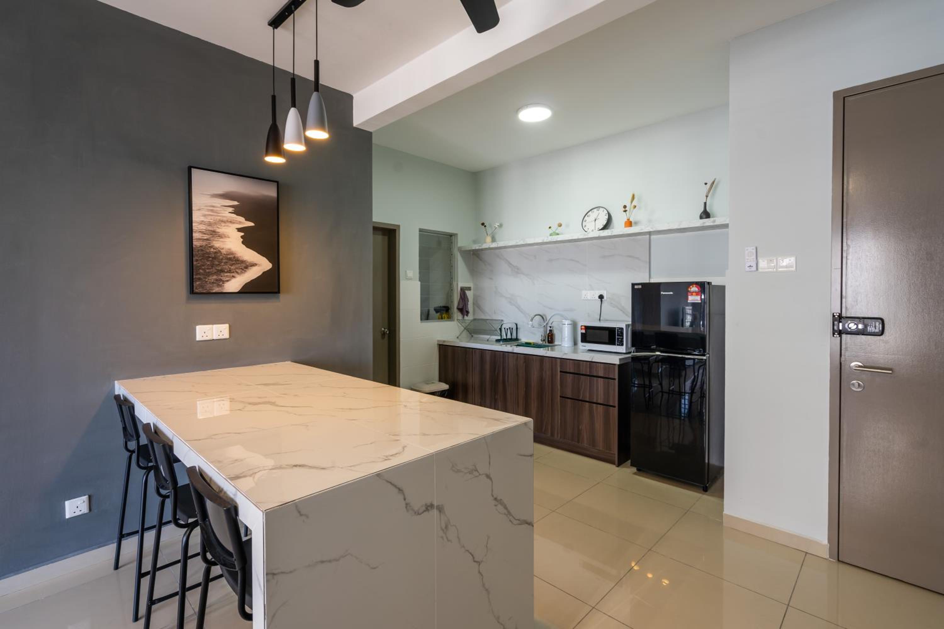 Cozy 3-bedroom condo with pool 6 pax - Semarak