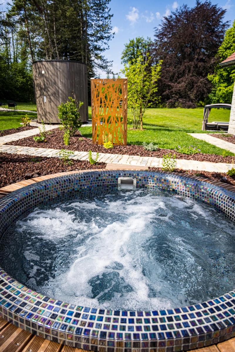 Jacuzzi