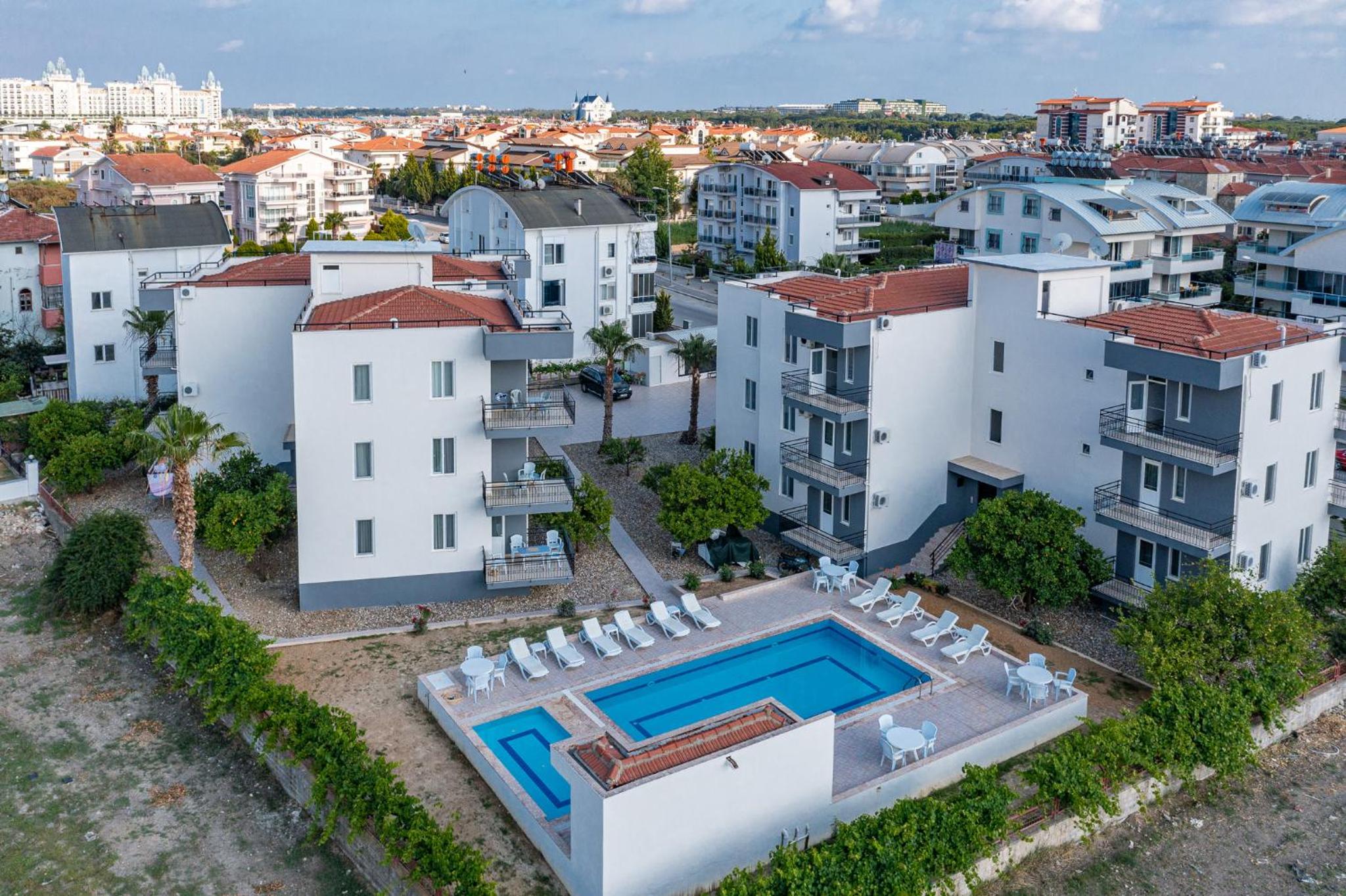 Assos Apart: Havuzlu sitede tamamı sizin 2 oda 1 salon daire view 5