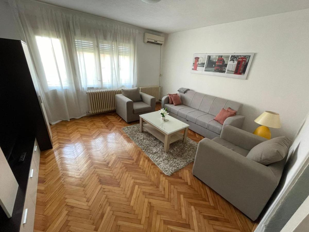 Peaceful and spacious apartment with free parking