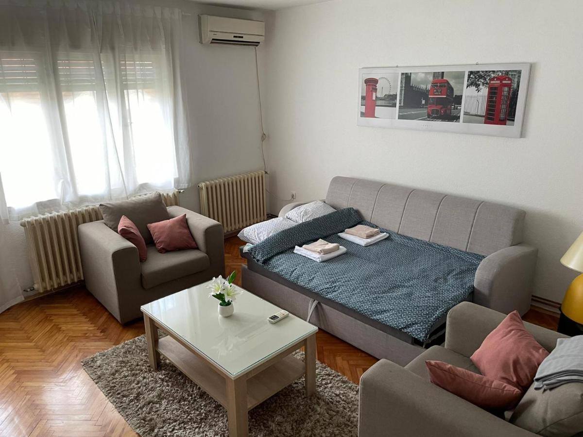 Peaceful and spacious apartment with free parking