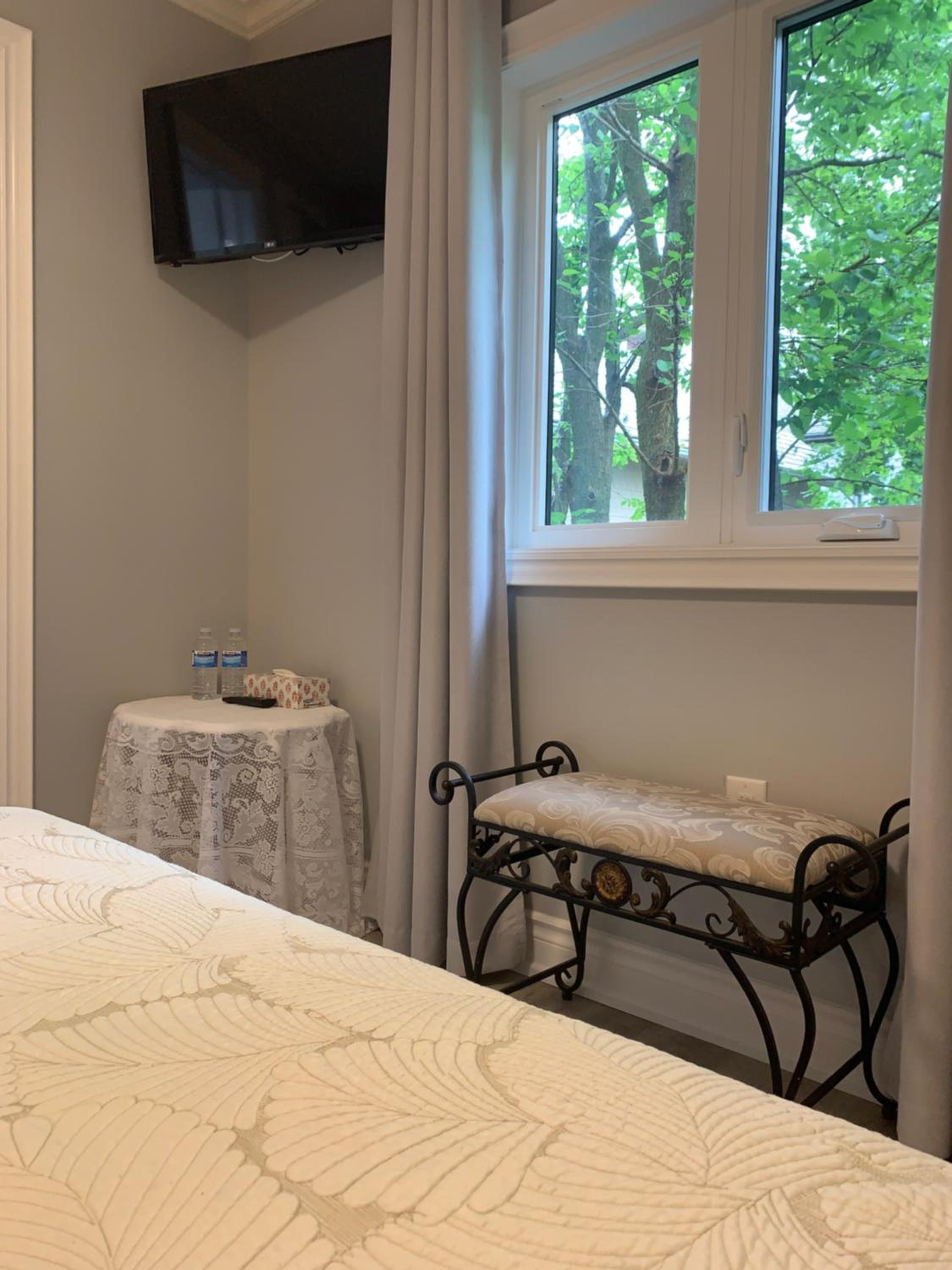 Ambiance by the Falls Cozy Suite view 5