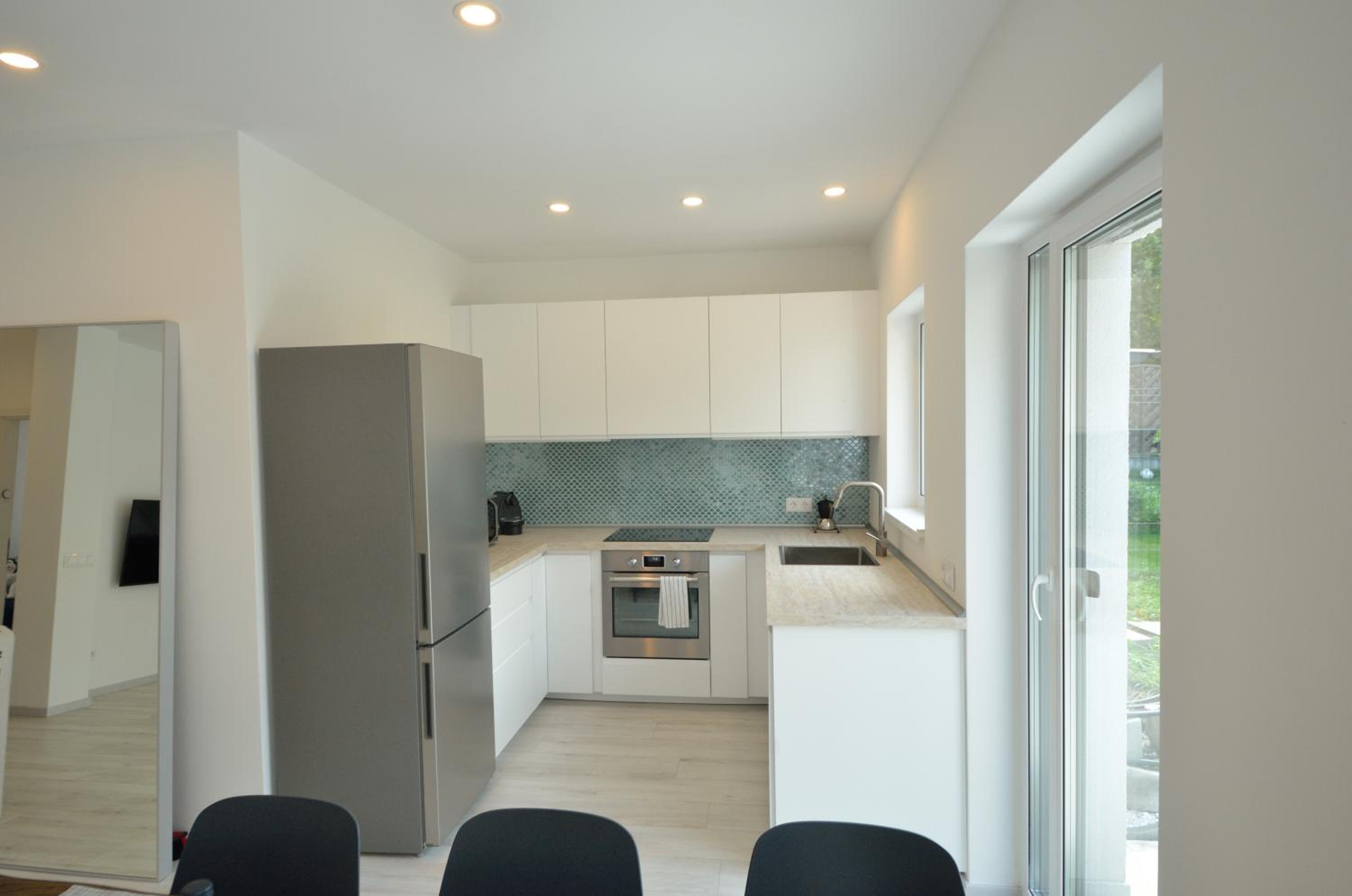 New 2 Bedroom Condo In The Center view 3