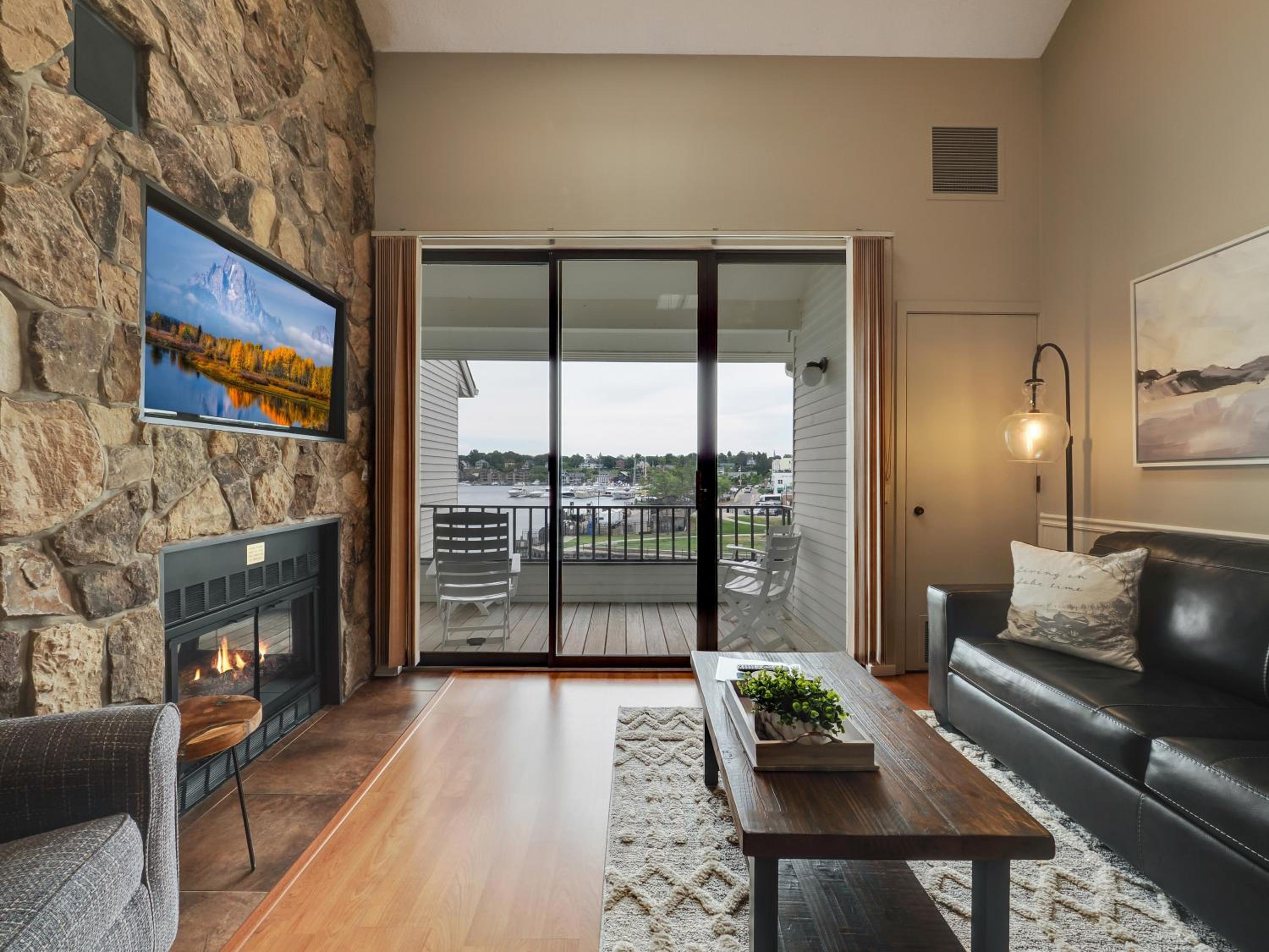 357 Edgewater Inn