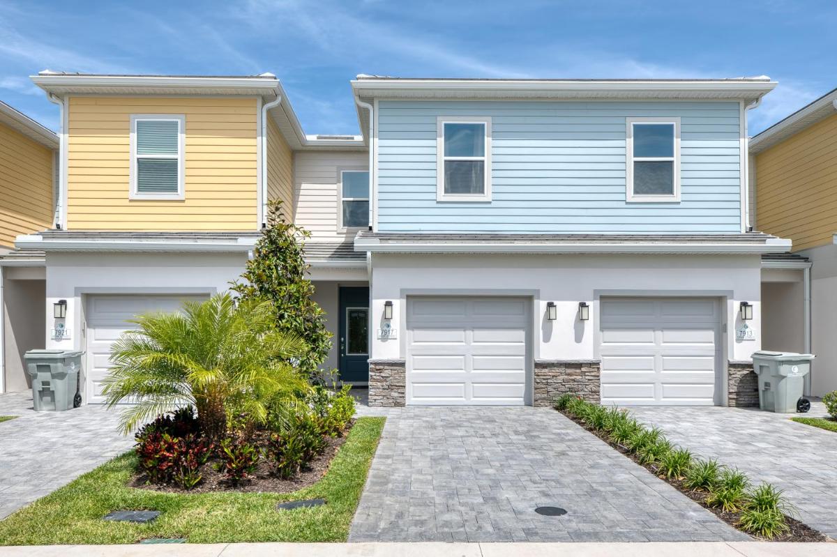 Luxury 3 Bedroom Townhouse with Patio - 7917DS view 2