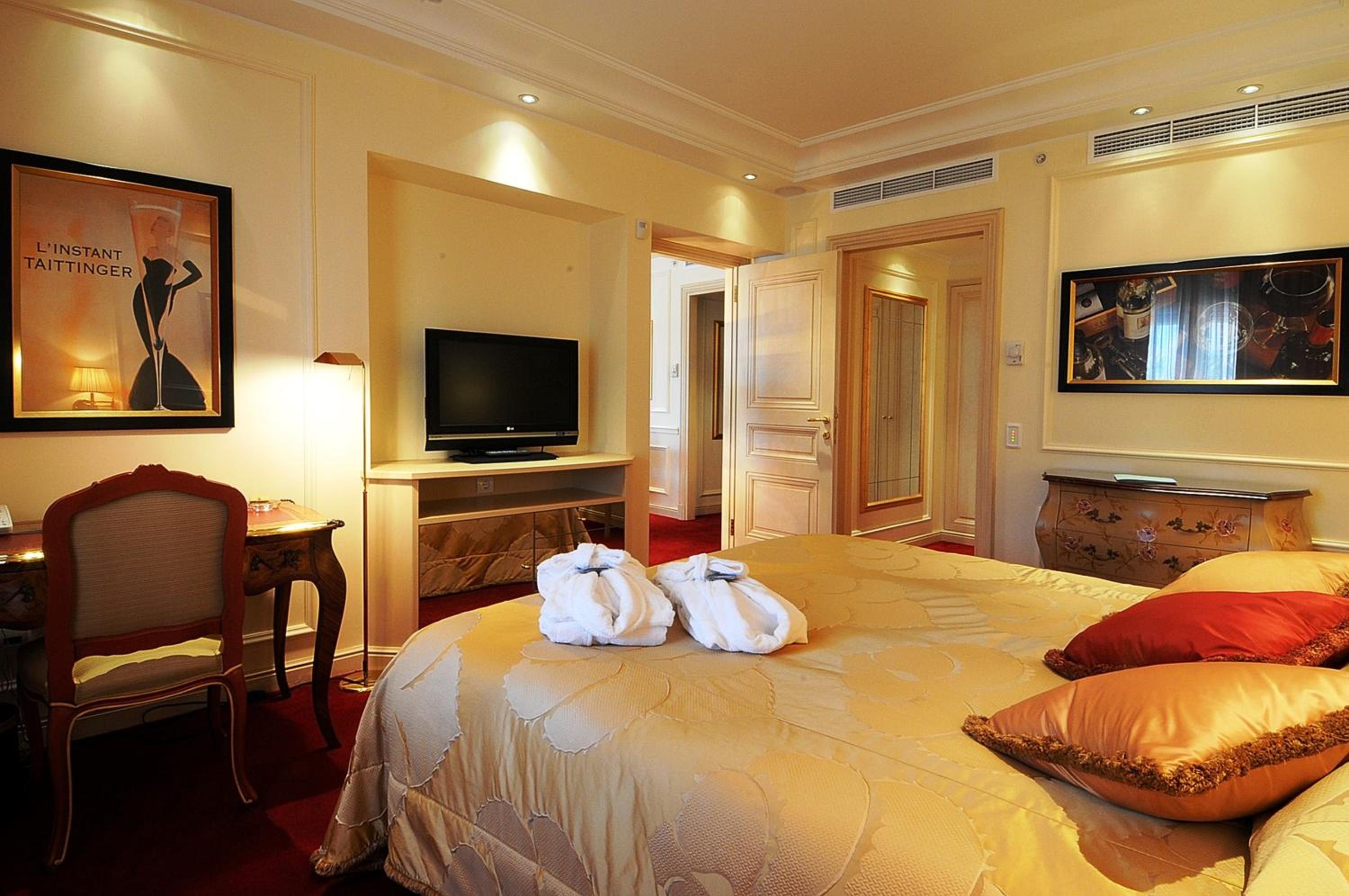 Loutraki Vacations - Club Hotel Casino Loutraki - Property Image 4