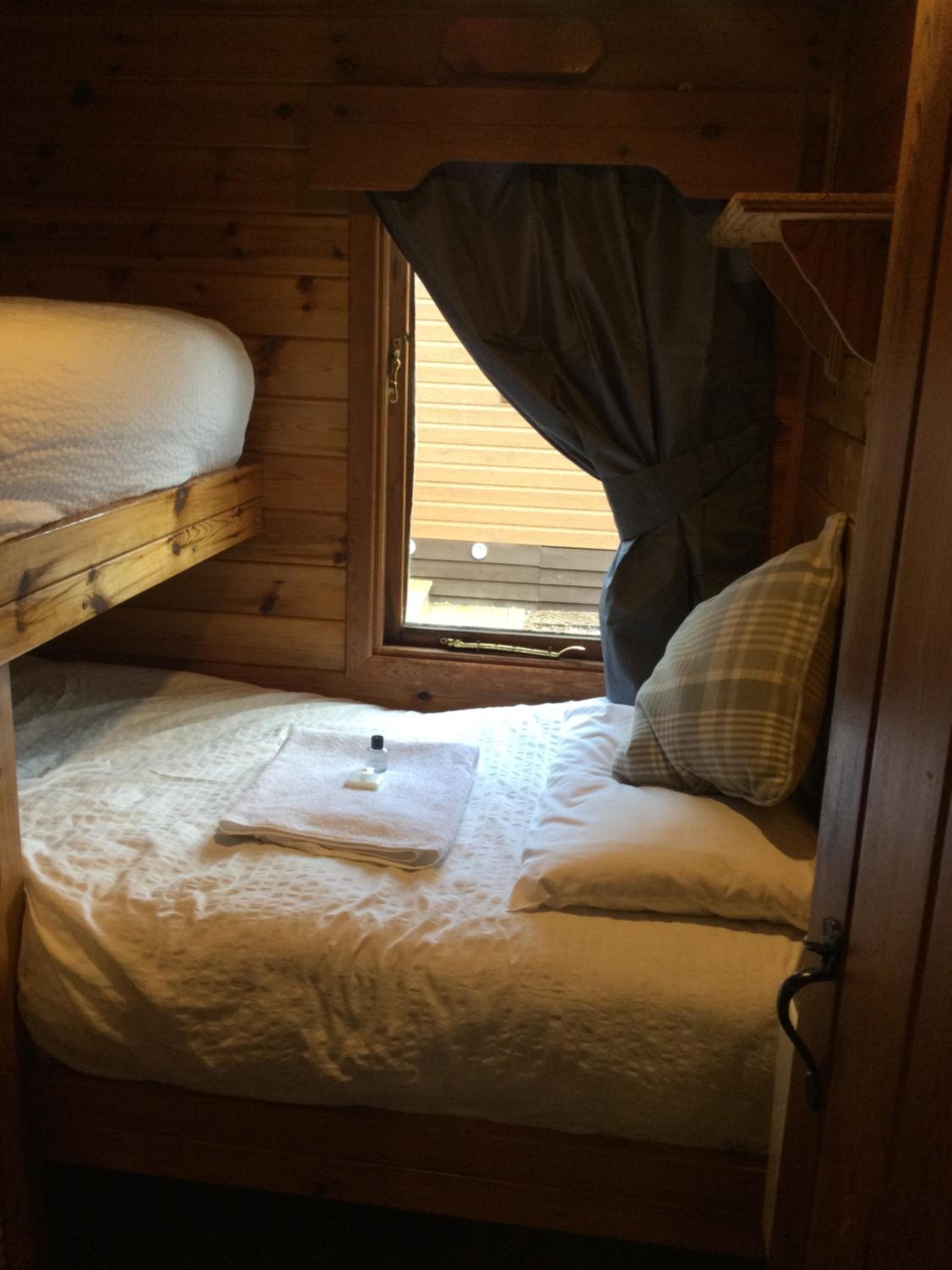 RIVERSIDE LODGE RETREAT view 4