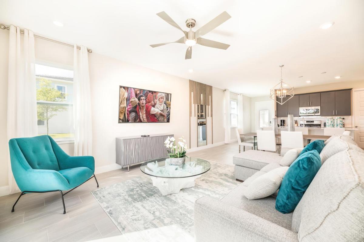 Luxury 3 Bedroom Townhouse with Patio - 824DR view 3