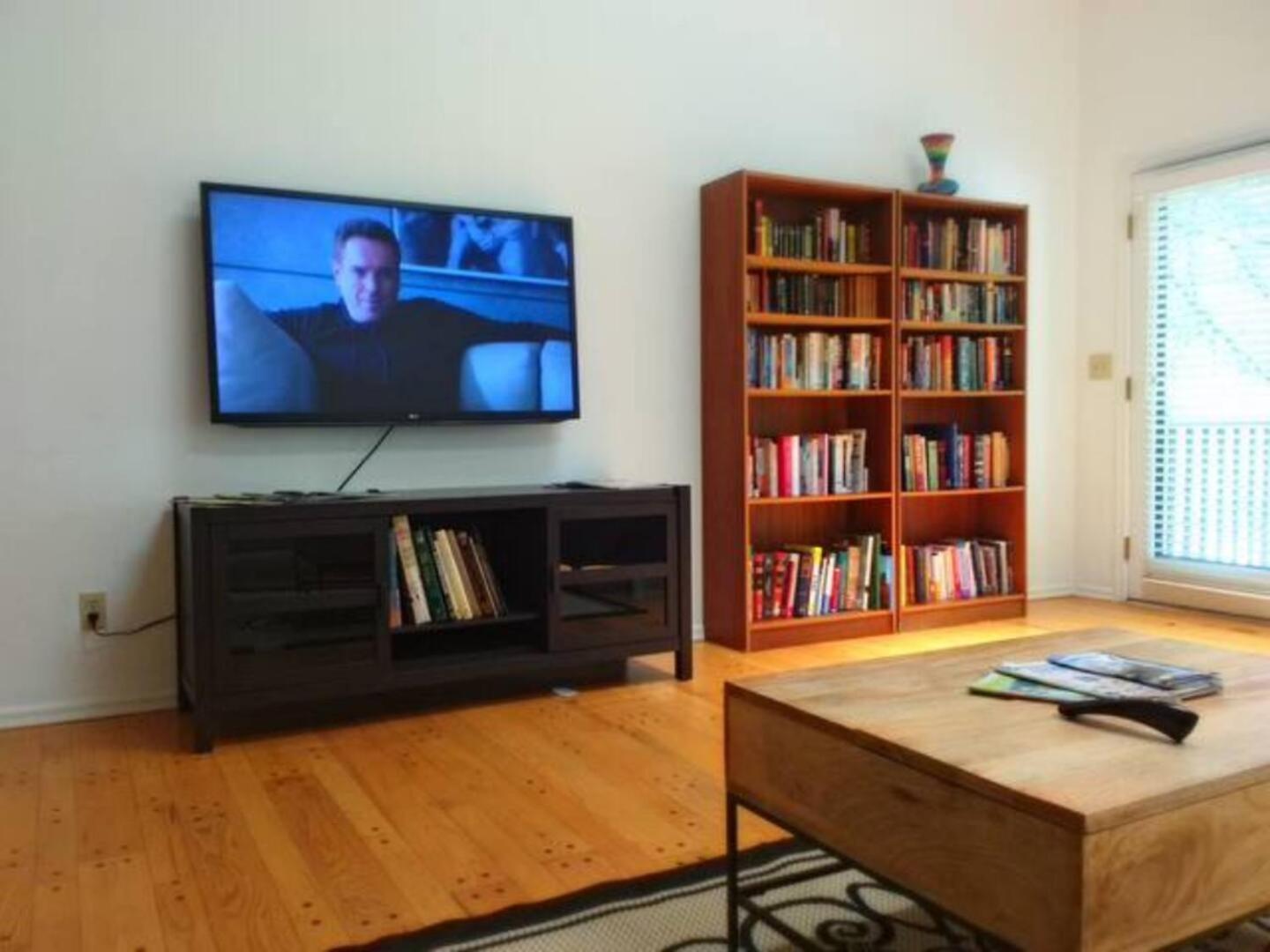 Office + 5 BR, Movie Theater , Creve Coeur -10 Sleep surface view 3