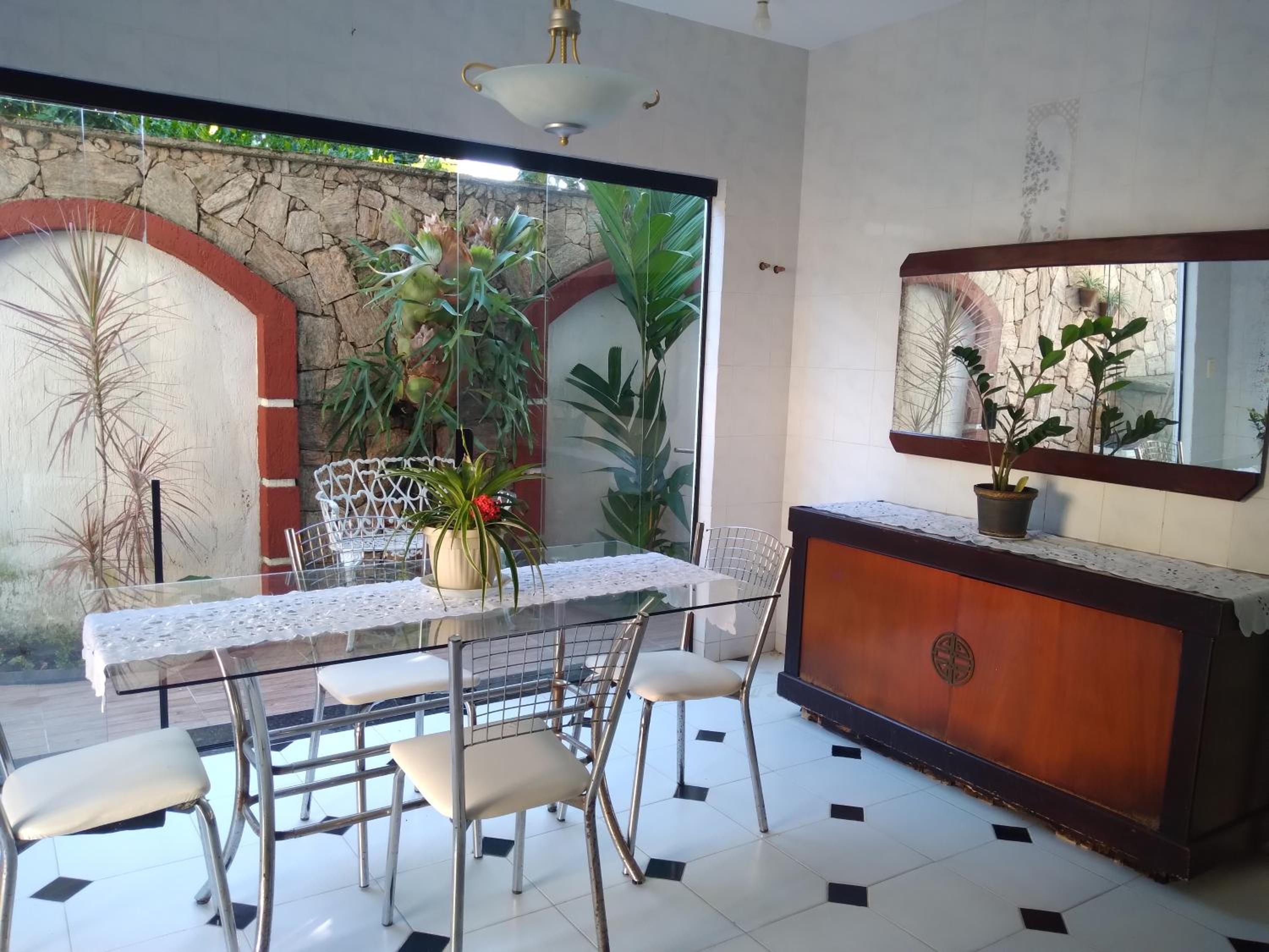 Casa de novela , Sol e piscina