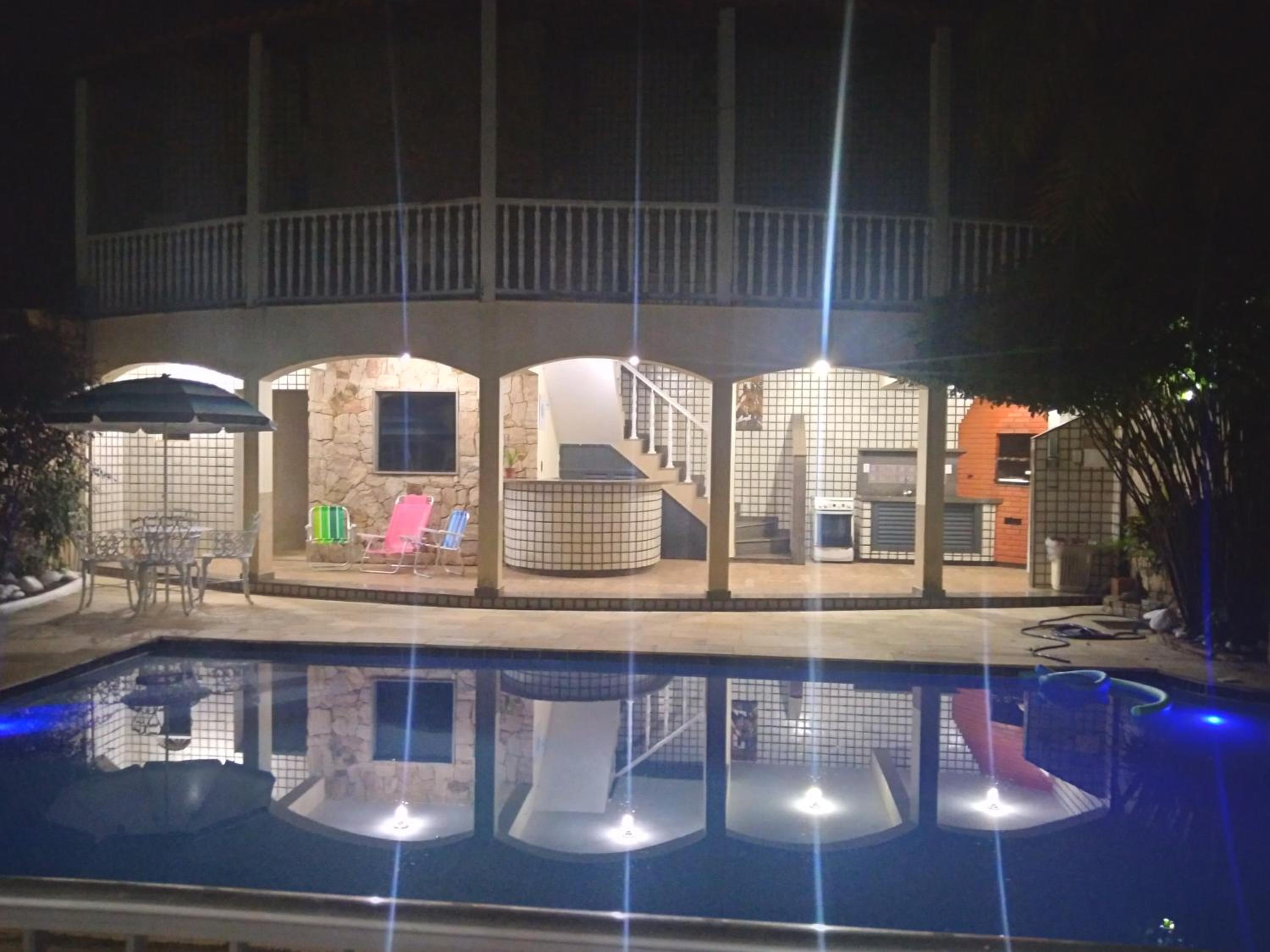 Casa de novela , Sol e piscina