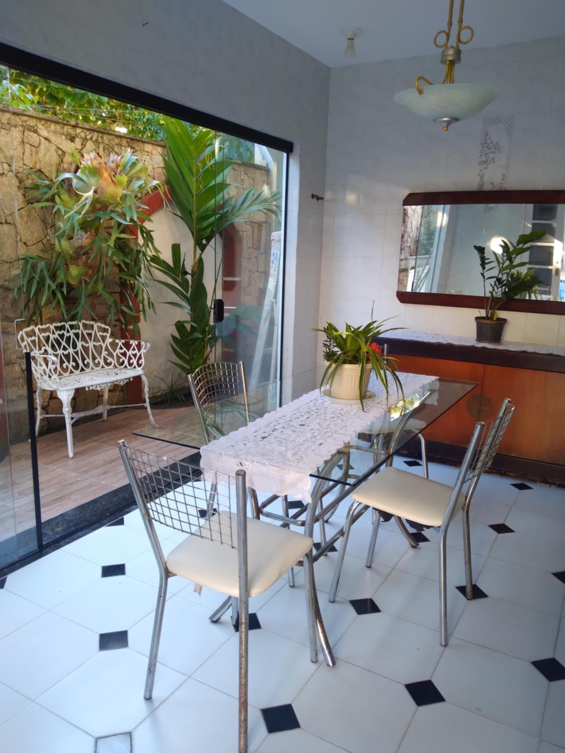 Casa de novela , Sol e piscina