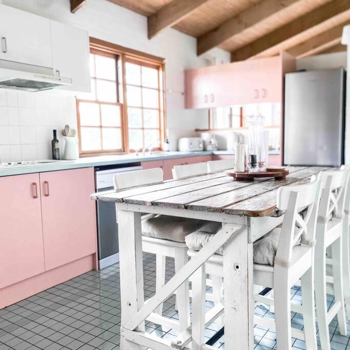 The Pine Tree Cottage - Charming cottage close to Canberra