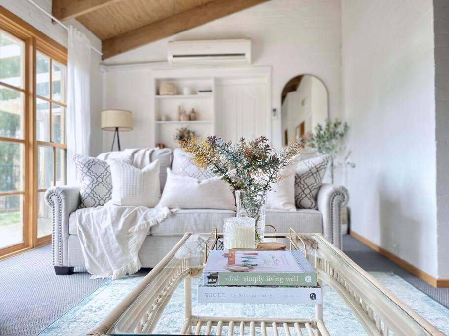 The Pine Tree Cottage - Charming cottage close to Canberra