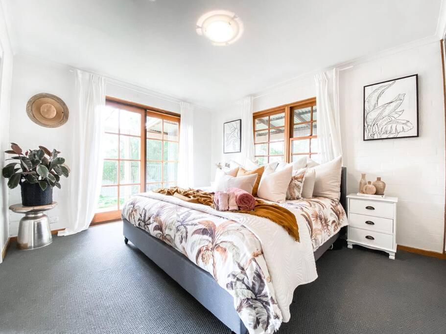 The Pine Tree Cottage - Charming cottage close to Canberra