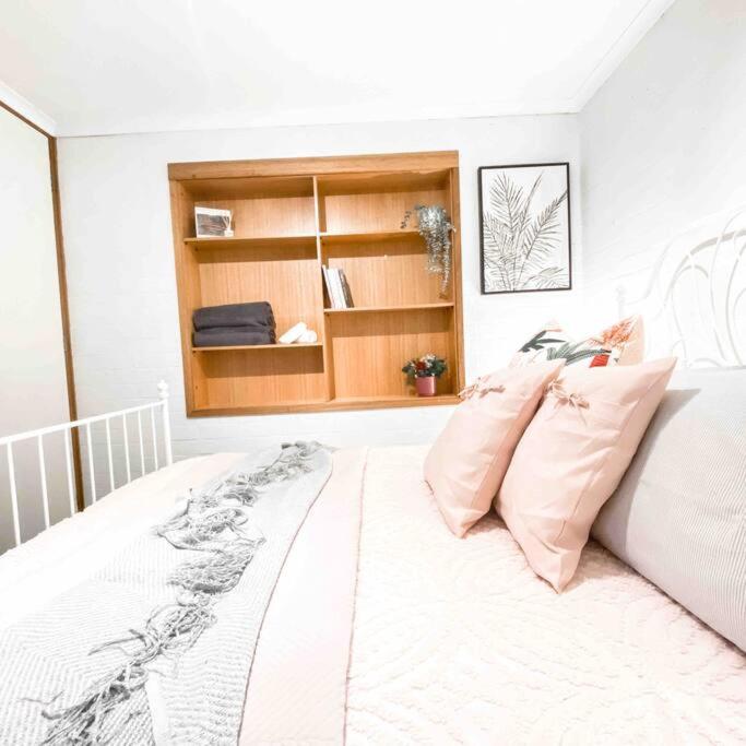 The Pine Tree Cottage - Charming cottage close to Canberra