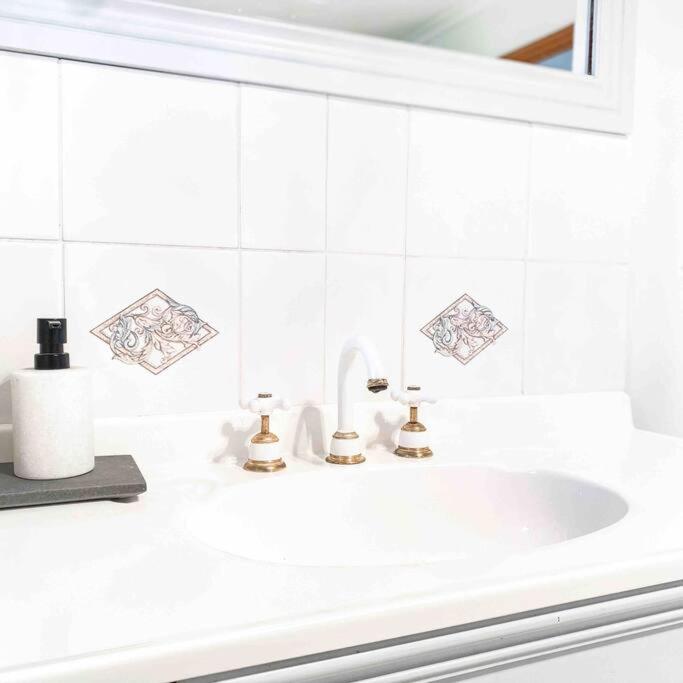 The Pine Tree Cottage - Charming cottage close to Canberra