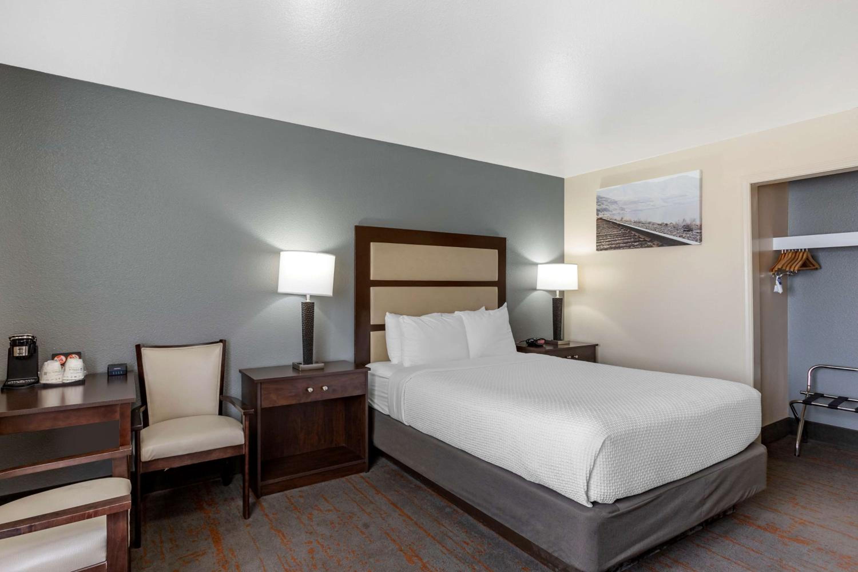 Baker City Vacations - Best Western Sunridge Inn  Conference Center - Property Image 4