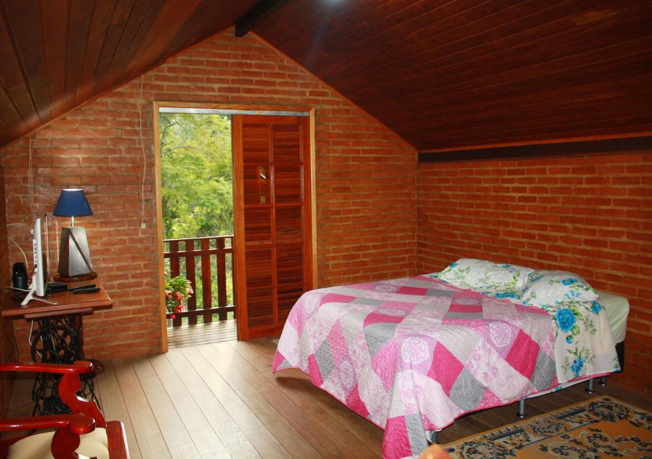 Casa Dona Zezé