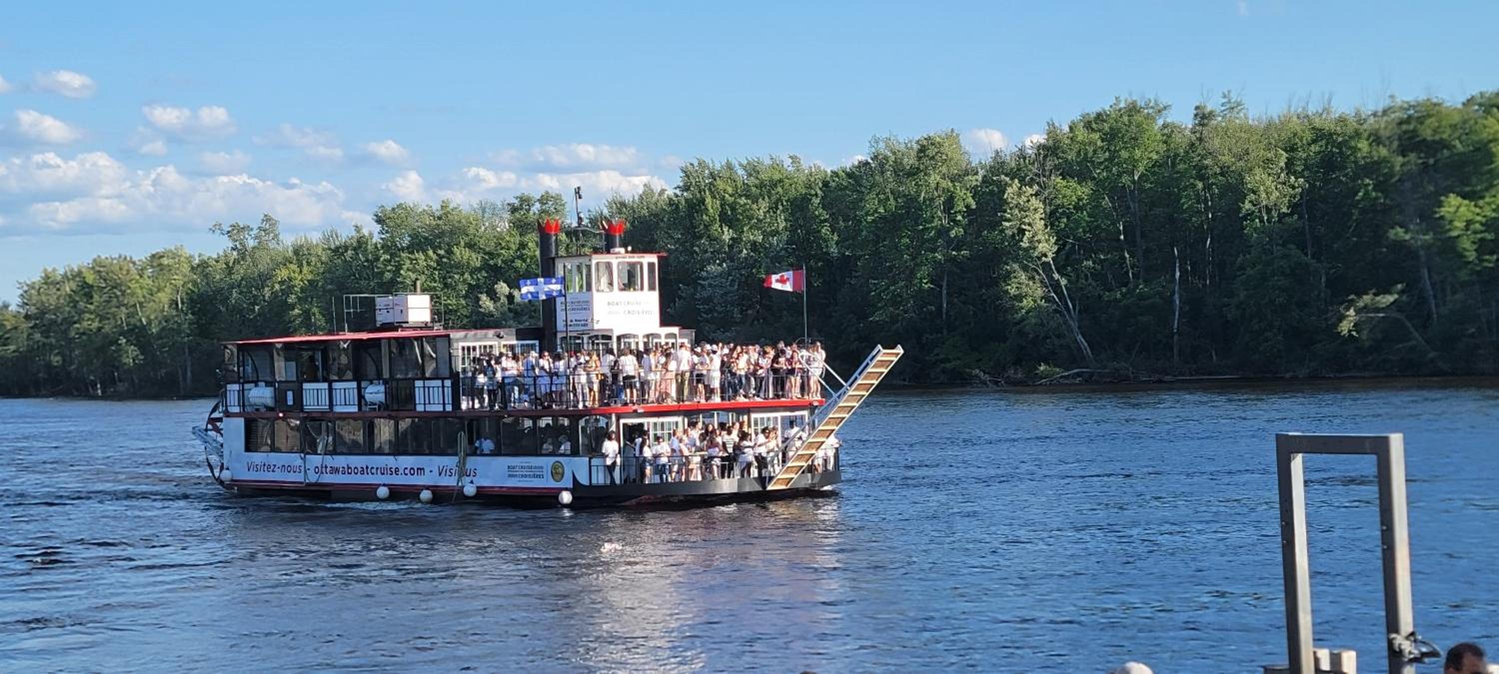 Kokomo INN Bed and Breakfast Ottawa-Gatineau's Only Tropical Riverfront B&B on the National Capital Cycling Pathway Route Verte #1 - for Adults Only - Cham