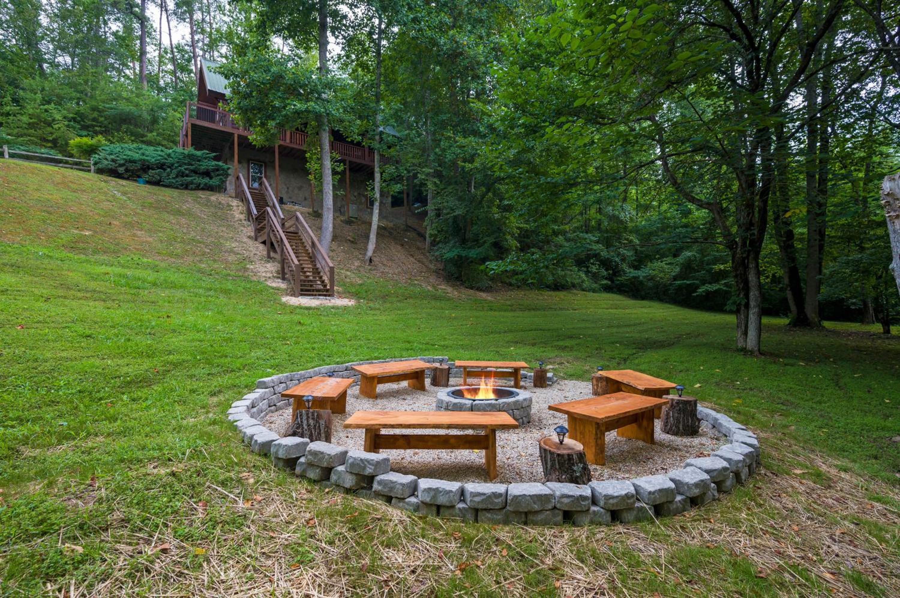 Relaxation Retreat - Pickleball Cabin - Wi-Fi, Fire Pit with Bar, EV, Game Room, Hot Tub, Pool Access - Mins to PF view 5