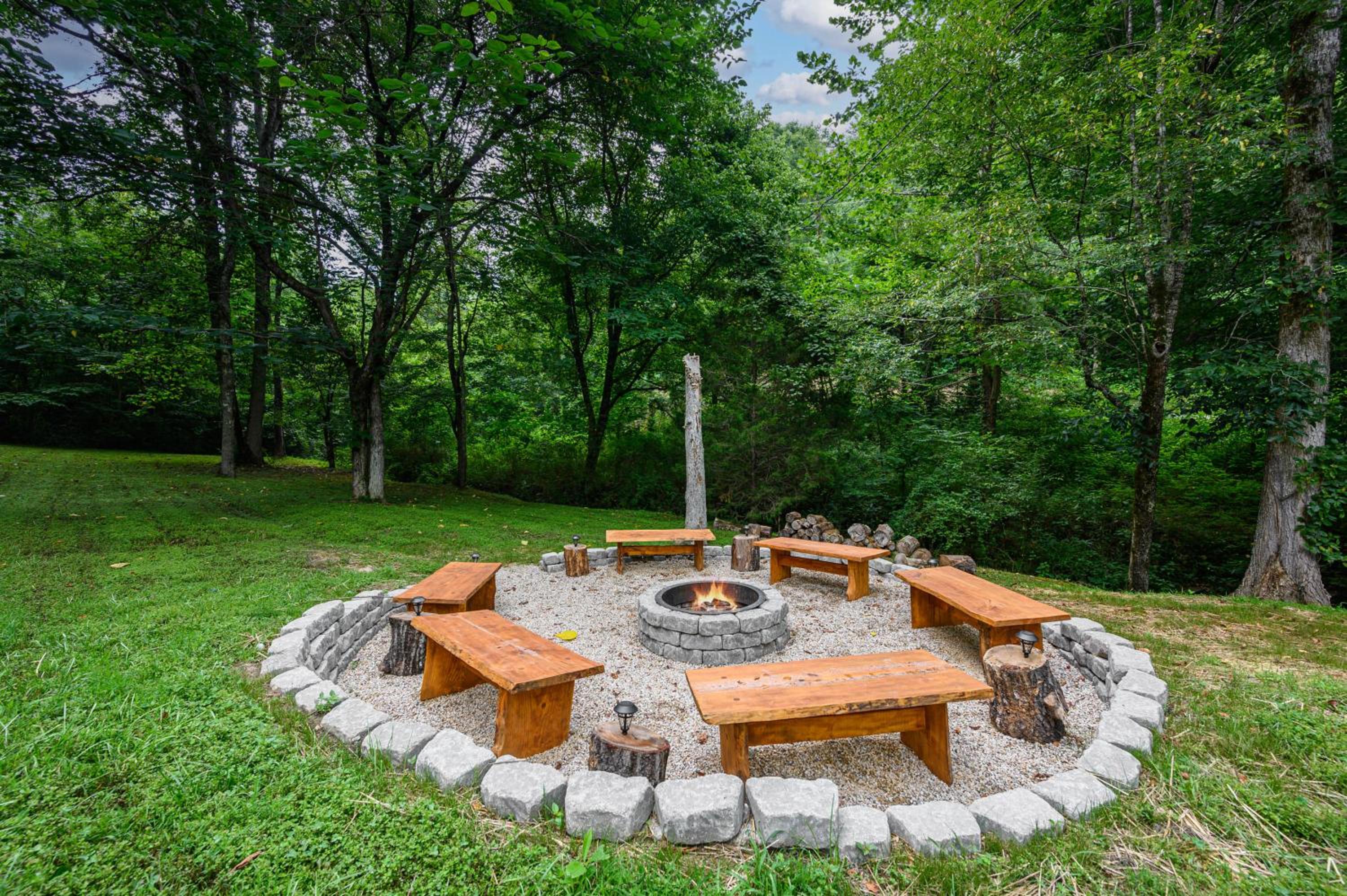 Relaxation Retreat - Pickleball Cabin - Wi-Fi, Fire Pit with Bar, EV, Game Room, Hot Tub, Pool Access - Mins to PF view 3