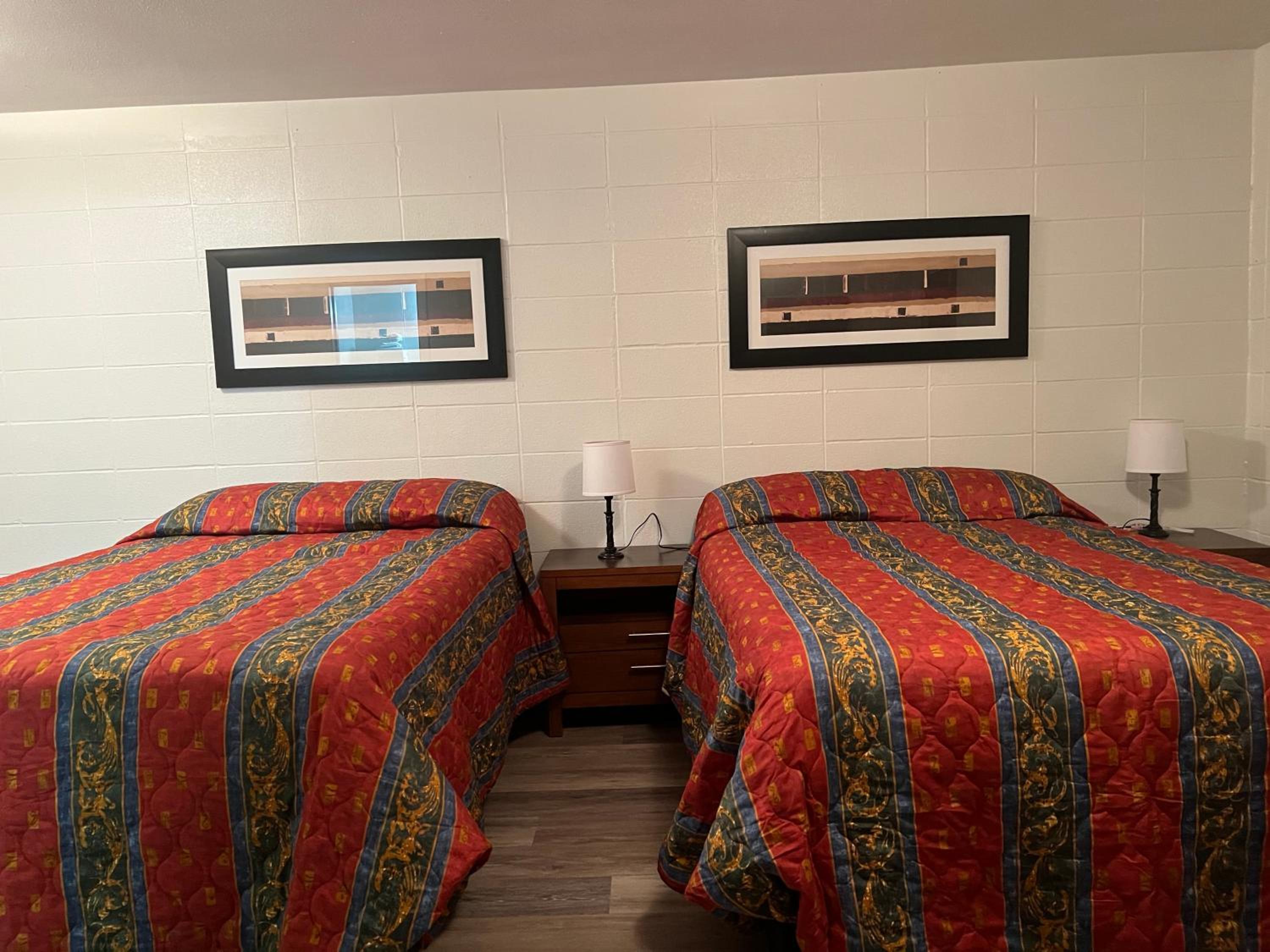 Driftwood Inn and Lodge by the lake - Property Image 47