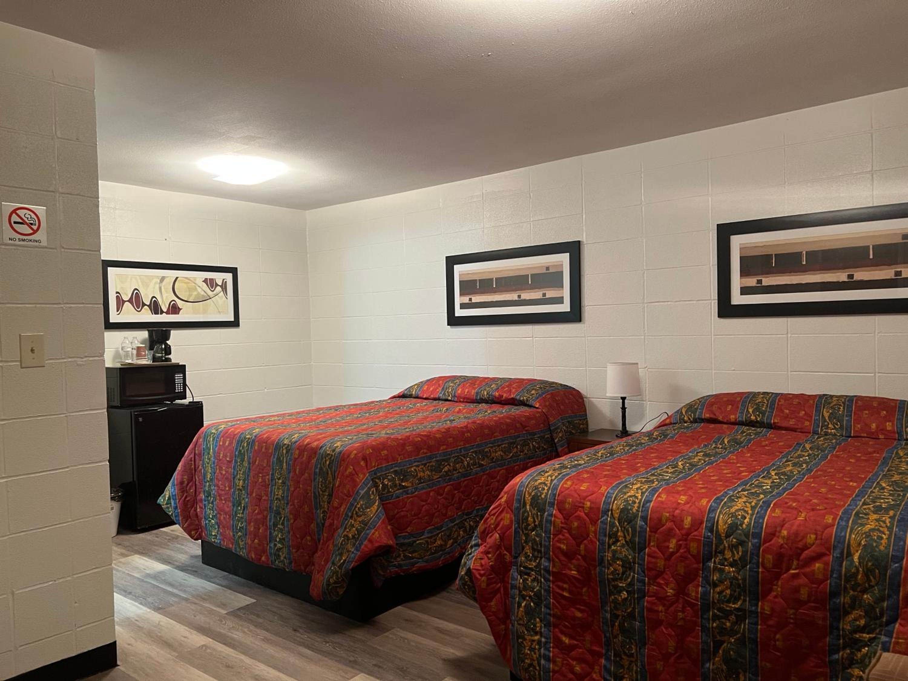 Driftwood Inn and Lodge by the lake - Property Image 49